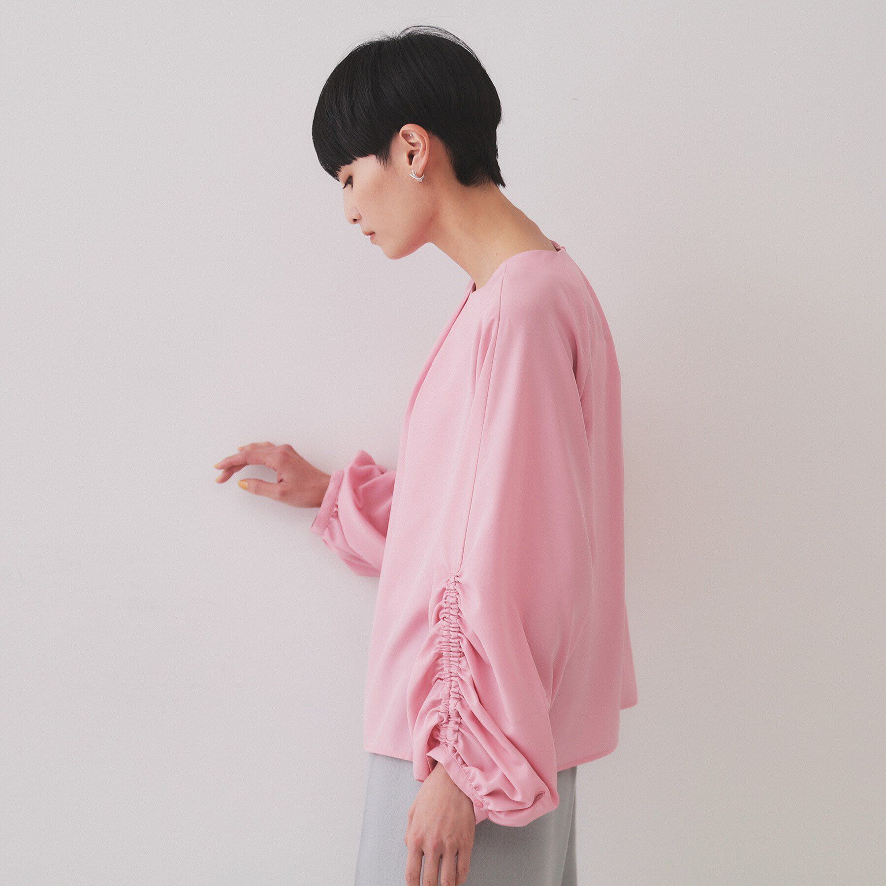 OPAQUE.CLIP「シャーリングスリーブブラウス【洗濯機洗い可】」|シャツ・ブラウス|