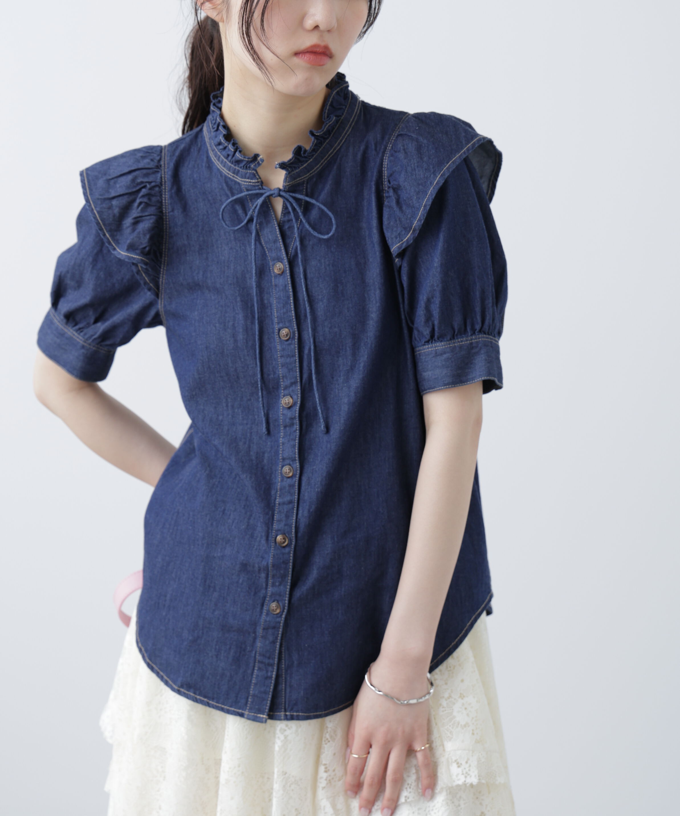  「スタンドフリル半袖ブラウス」|シャツ・ブラウス|