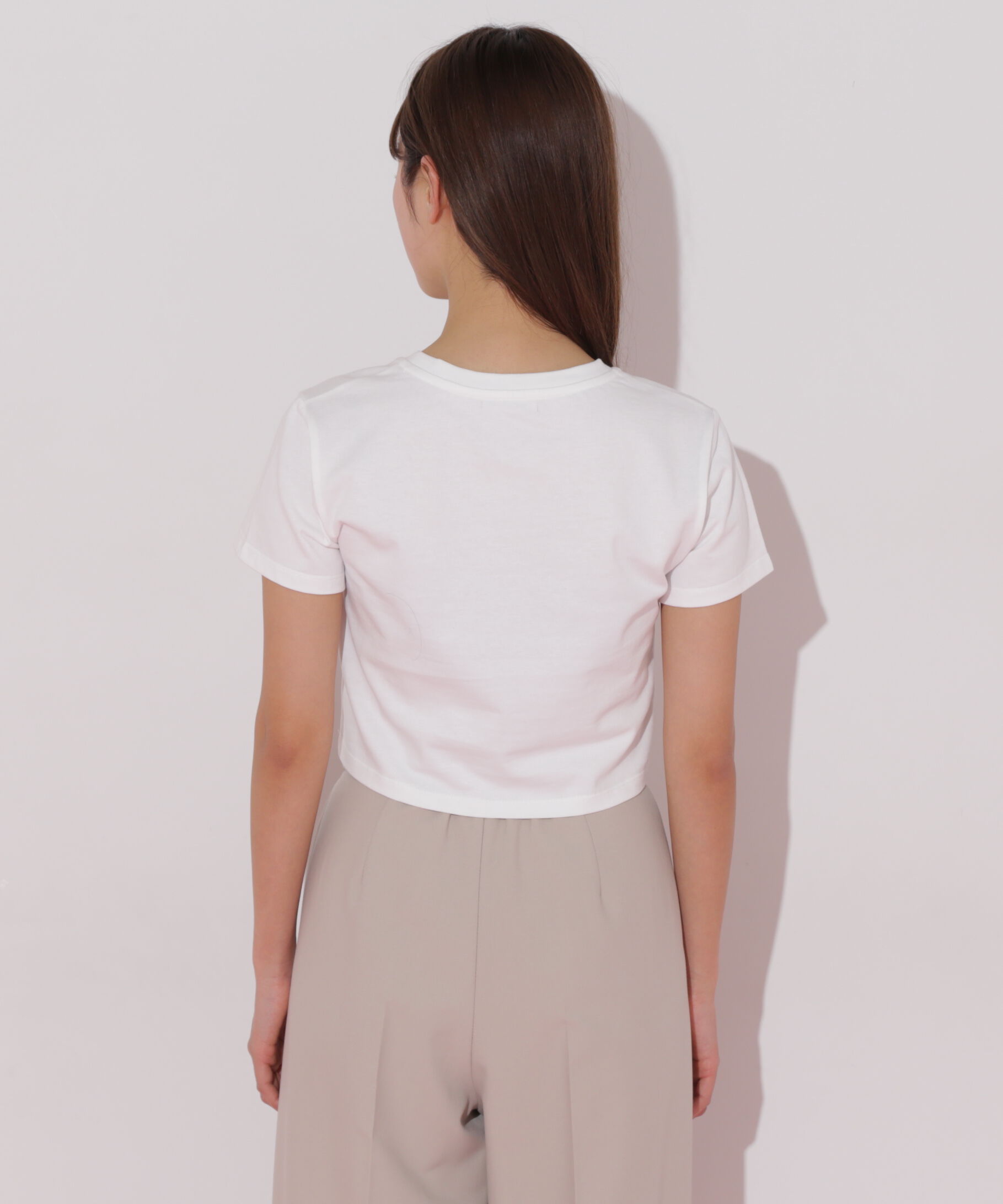  「ショート丈刺繍ロゴTシャツオーガニックコットン」|Tシャツ・カットソー|