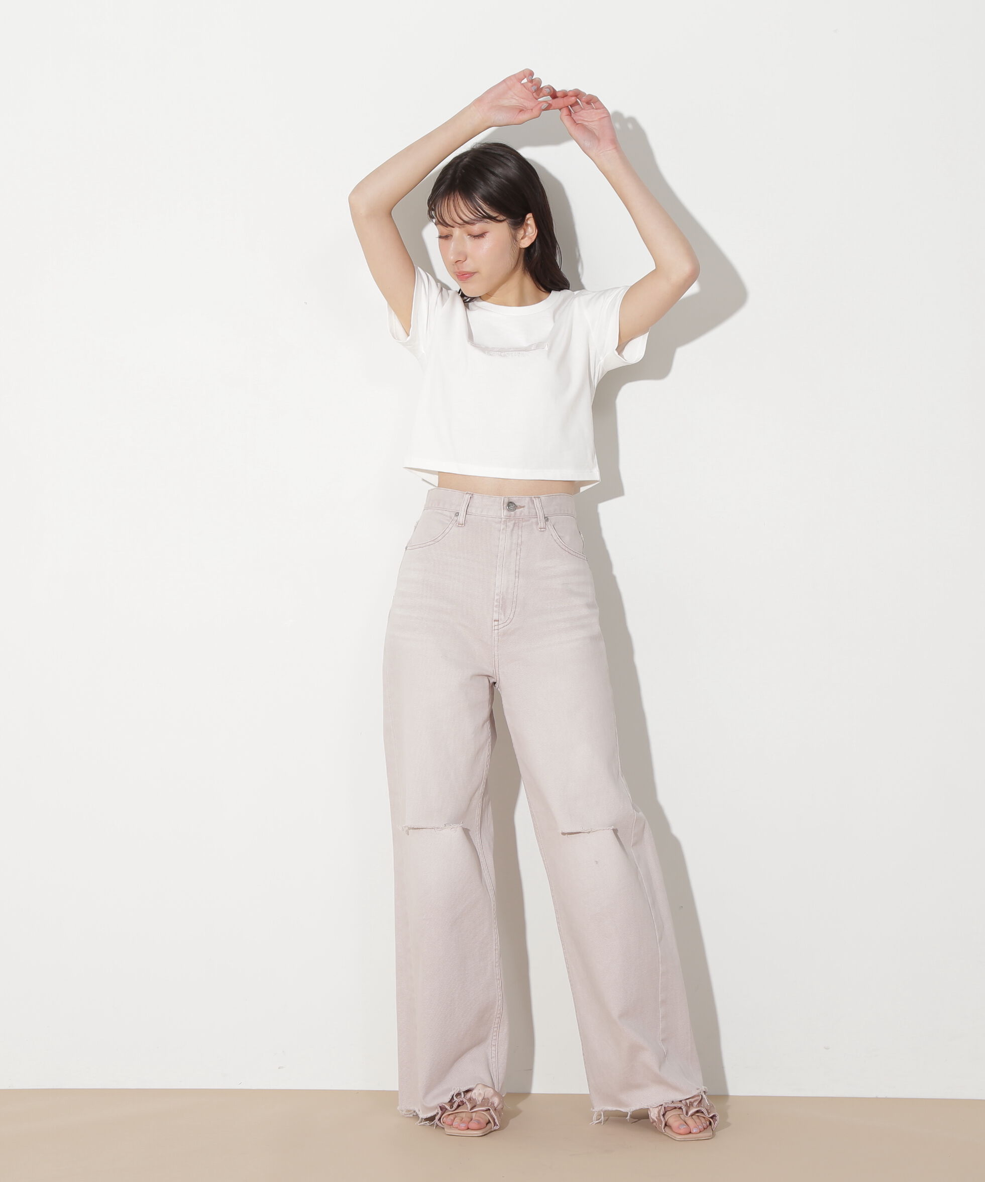  「ショート丈刺繍ロゴTシャツオーガニックコットン」|Tシャツ・カットソー|