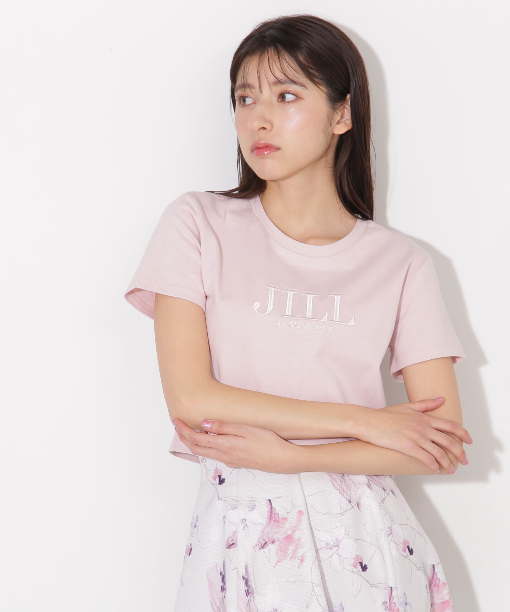  「ショート丈刺繍ロゴTシャツオーガニックコットン」|Tシャツ・カットソー|