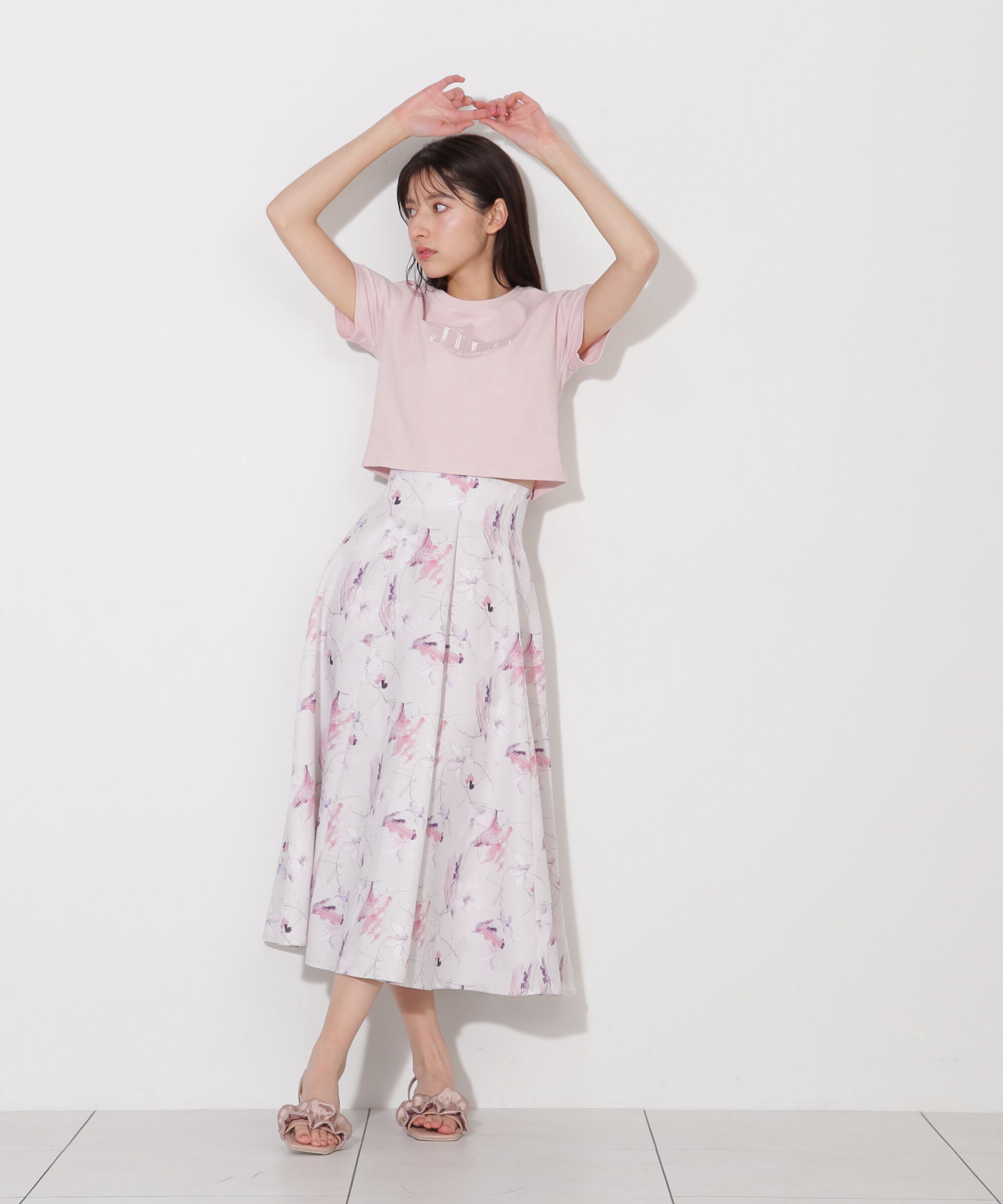  「ショート丈刺繍ロゴTシャツオーガニックコットン」|Tシャツ・カットソー|