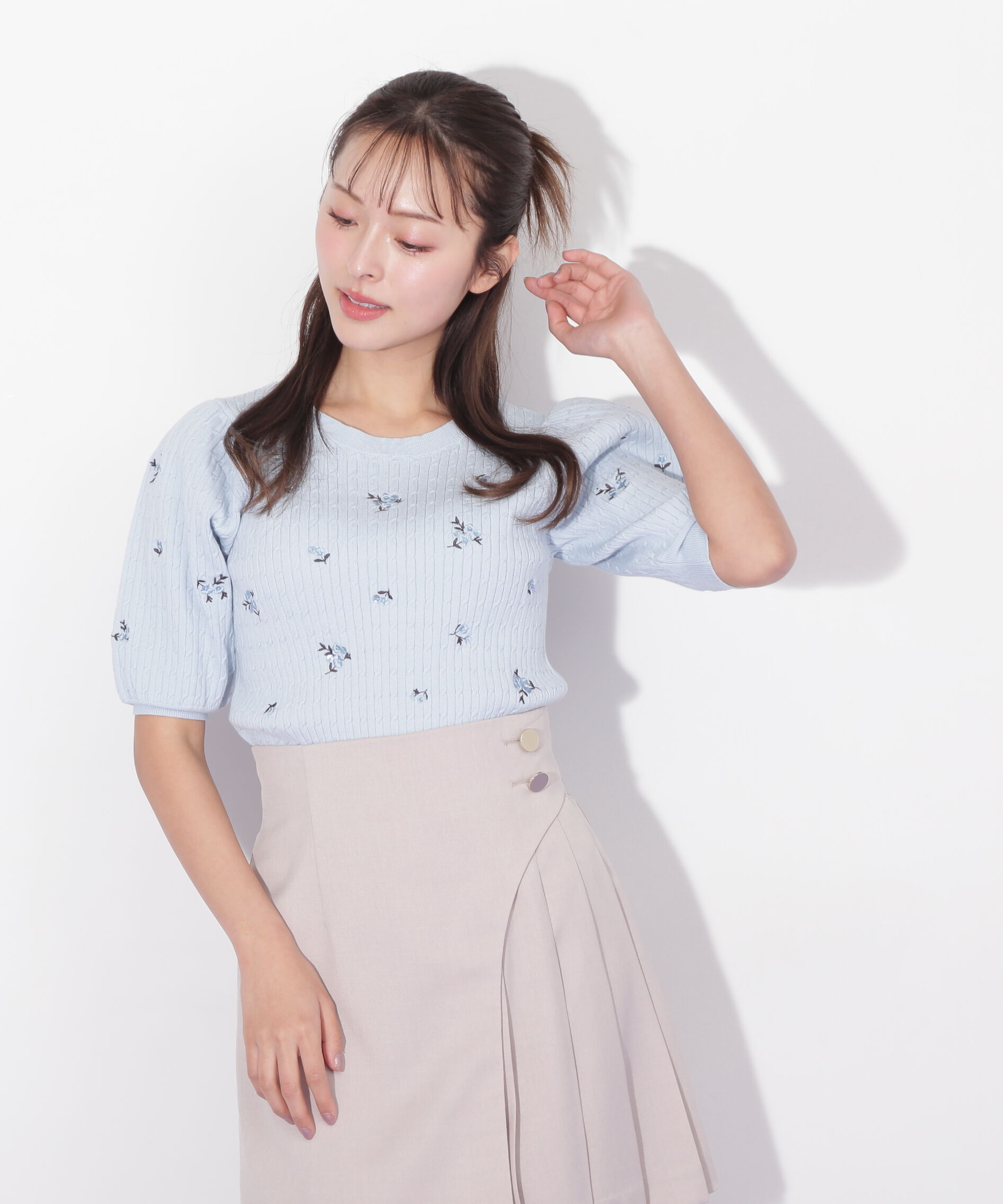  「フラワーエンブロイダリーコンパクトニット」|ニット・セーター|