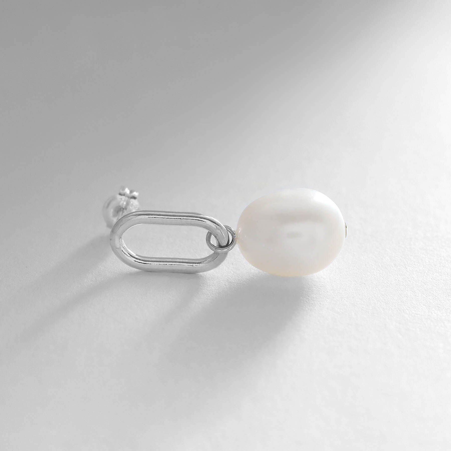 COCOSHNIK ONKITSCH「シルバー バロックパール チェーンリンク ショートピアス」|ピアス|