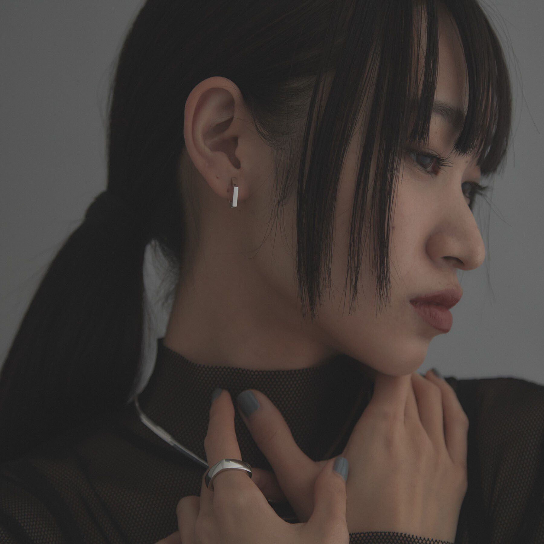 COCOSHNIK ONKITSCH「シルバー ハギーイヤリング ペンタゴン」|イヤリング|