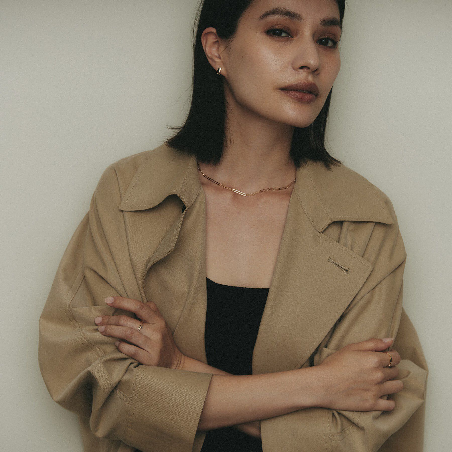 COCOSHNIK「K10中空クッションカーブ スタッドピアス」|ピアス|