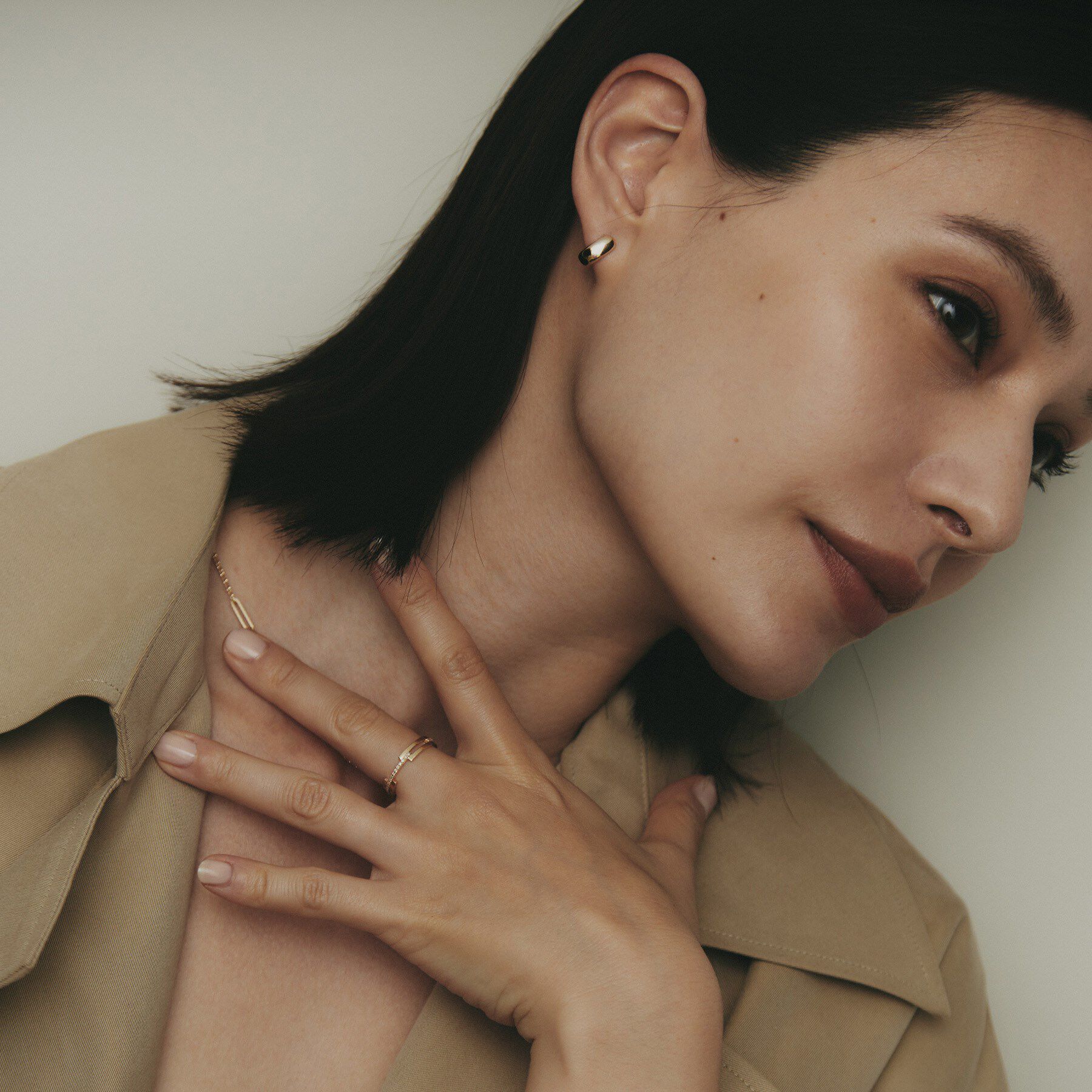 COCOSHNIK「K10中空クッションカーブ スタッドピアス」|ピアス|