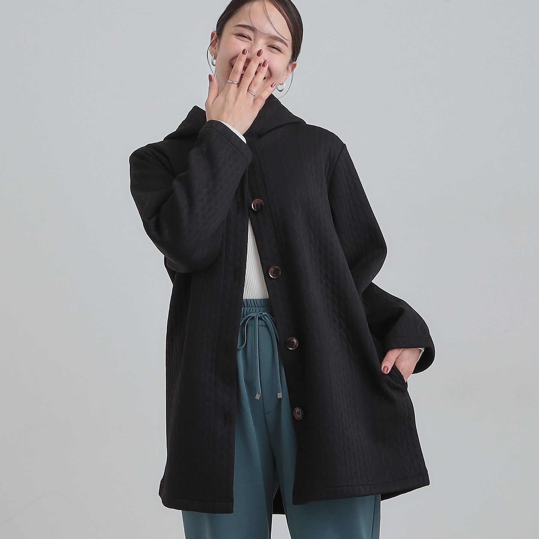 SHOO･LA･RUE「裏側ベロアジャージであったか ケーブルジャガードコーディガン」|カーディガン|ブラック(019)