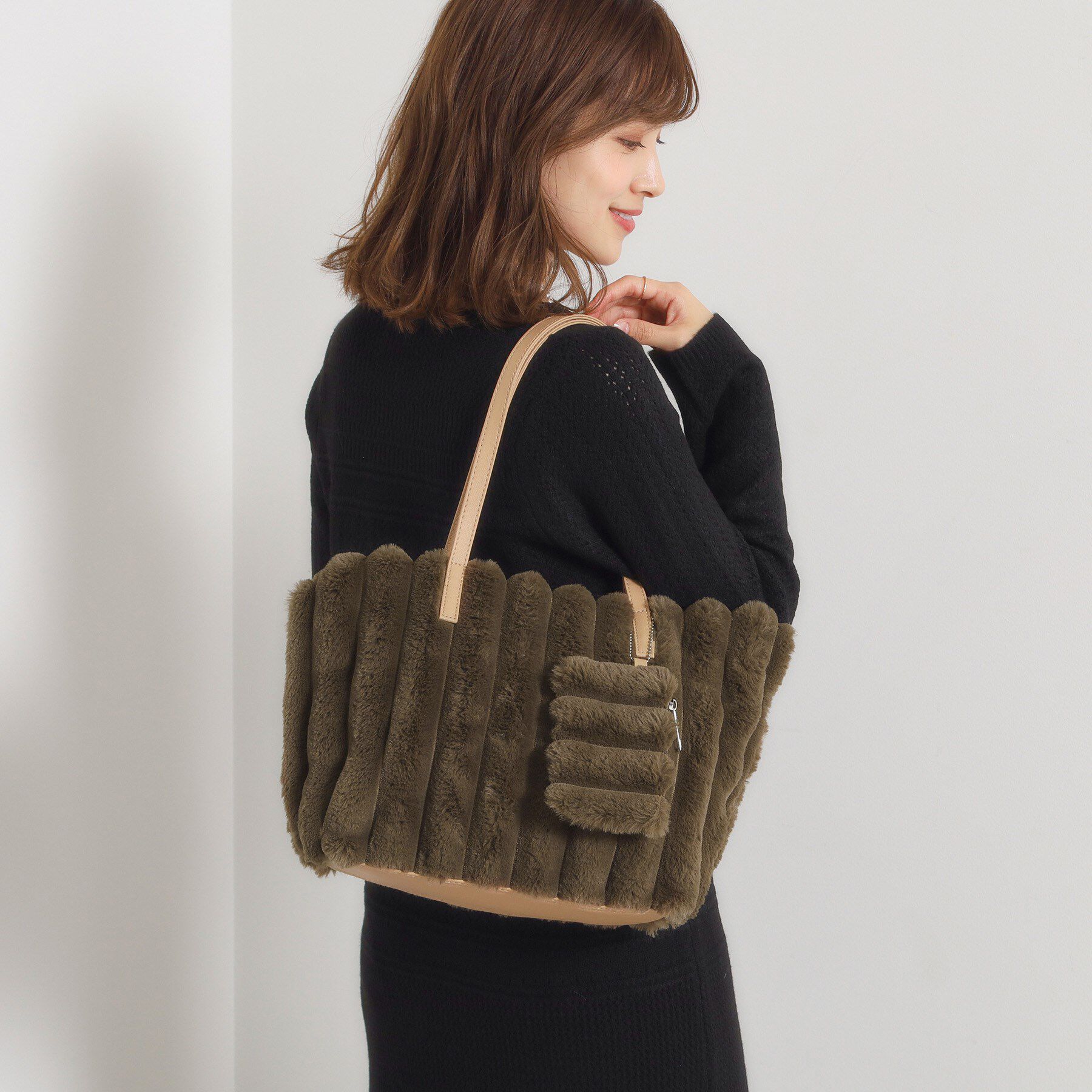 ITS&rsquo;DEMO「ポーチ付フェイクファートート」|トートバッグ|