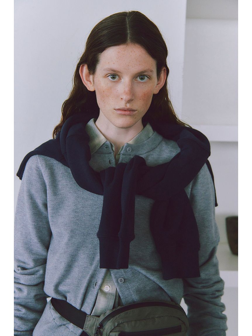 emmi atelier「ウール混emmiロゴクルーネックニットカーディガン」|カーディガン|GRY