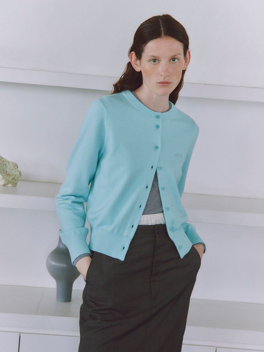 emmi atelier「ウール混emmiロゴクルーネックニットカーディガン」|カーディガン|BLU