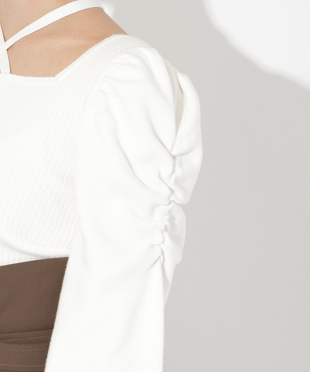 アンドクチュール「スクエアネック袖ギャザープルオーバー」|ニット・セーター|