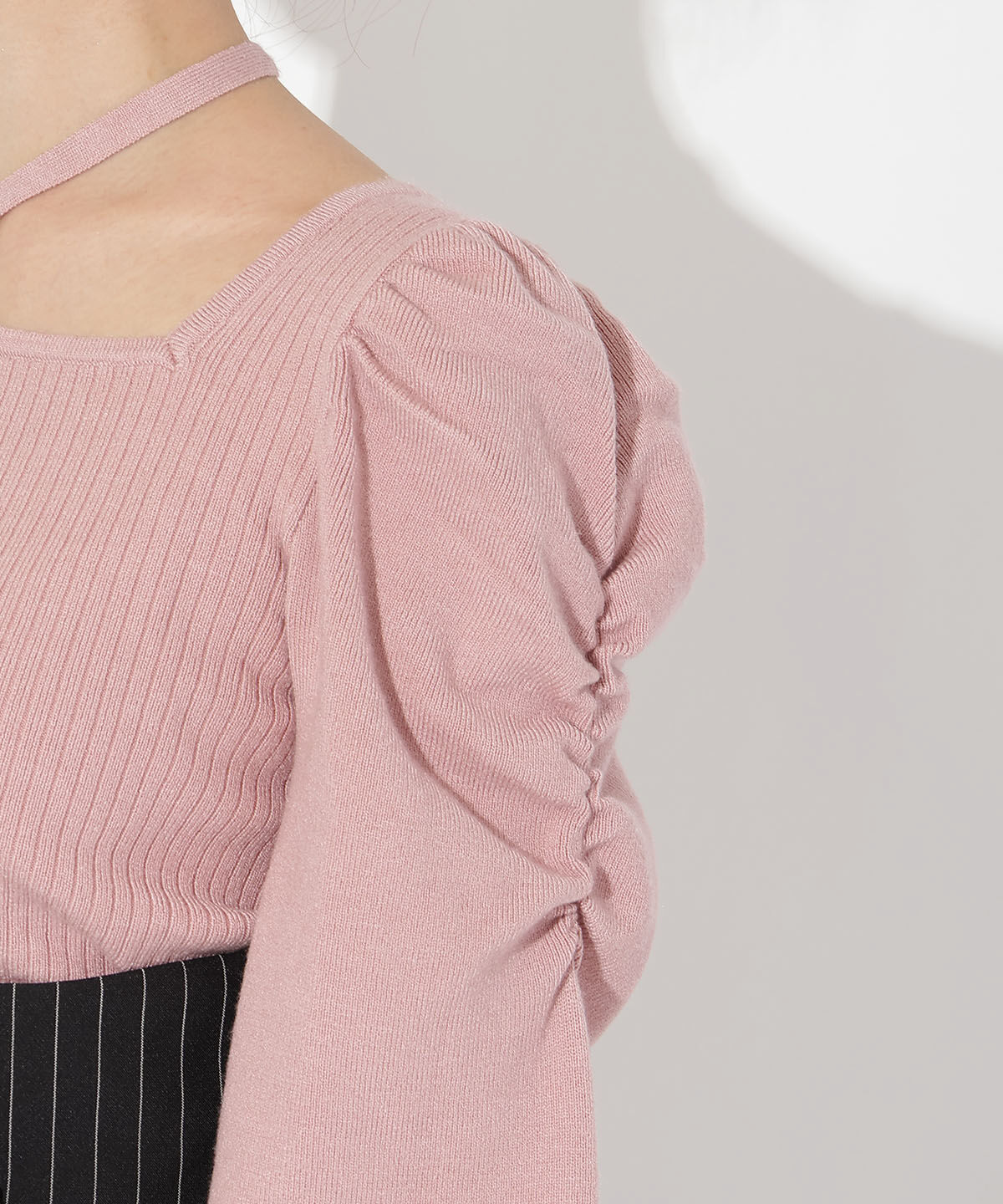 アンドクチュール「スクエアネック袖ギャザープルオーバー」|ニット・セーター|