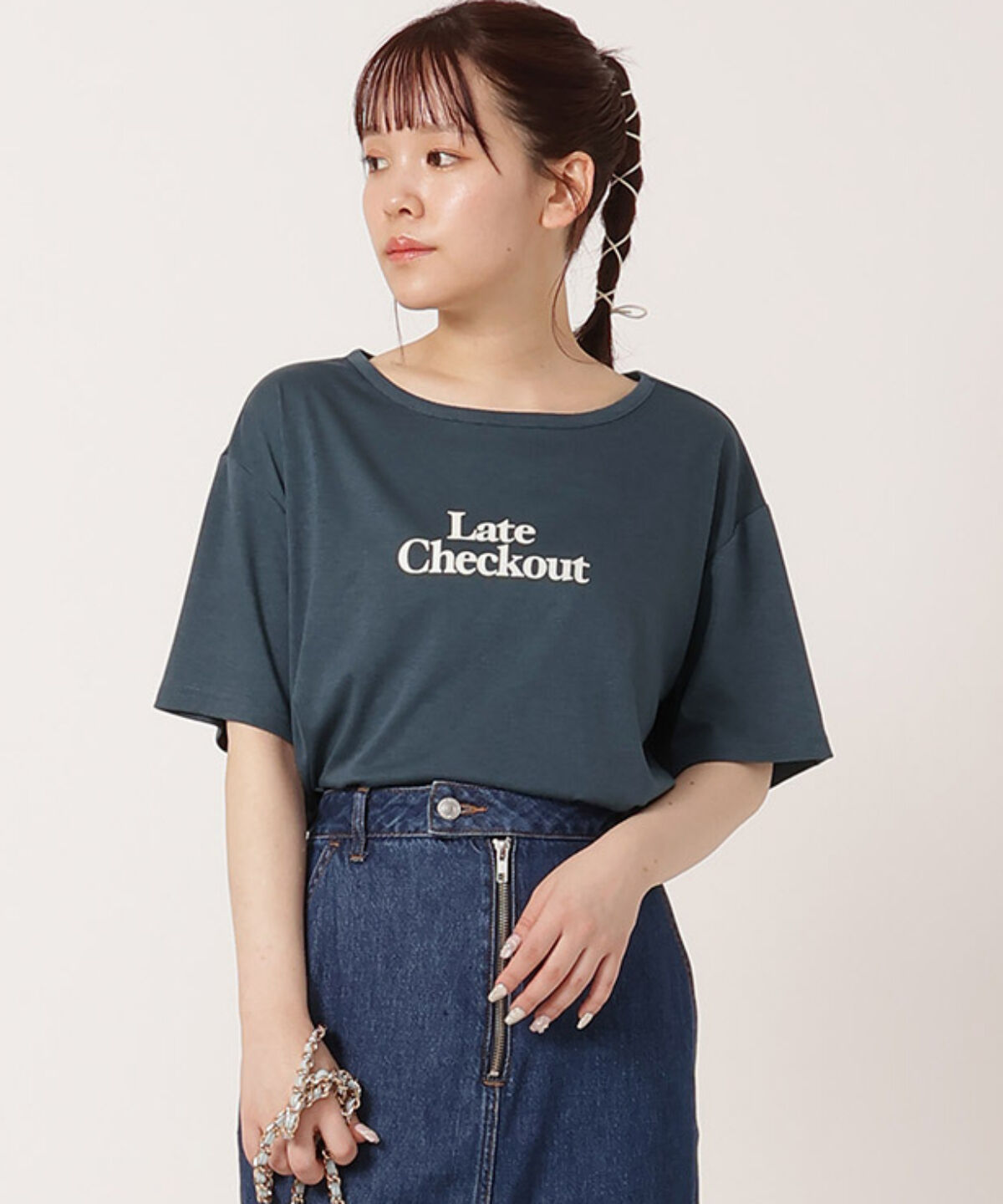 REDYAZEL「Late Checkout プリントTシャツ」|Tシャツ・カットソー|グリーン