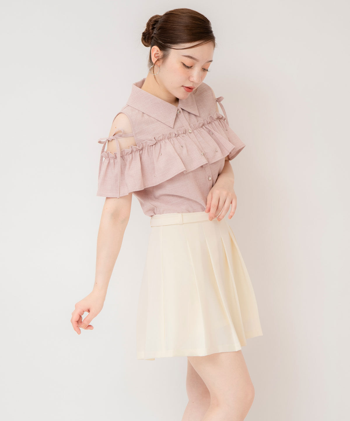 REDYAZEL「フリルビジューオープンショルダーブラウス」|シャツ・ブラウス|