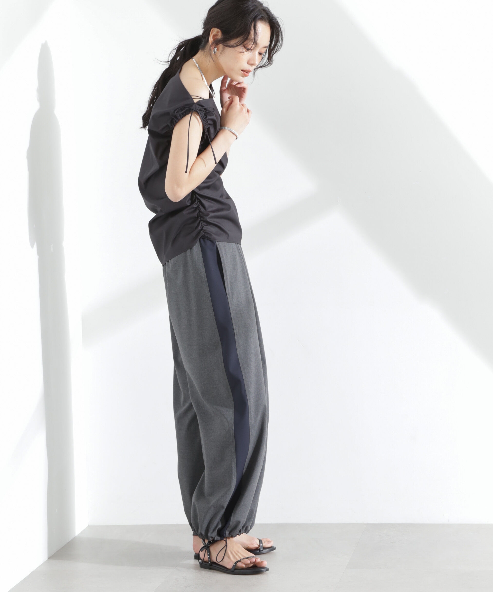 nano･universe「ラインイージーワイドパンツ」|チノ|