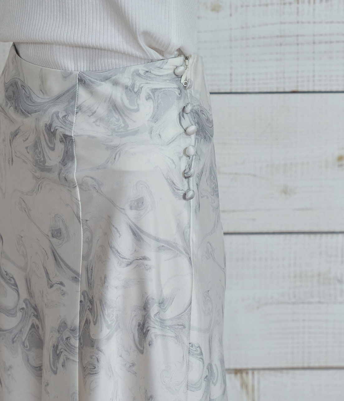 VIS「くるみ釦サテンナロースカート」|スカート|