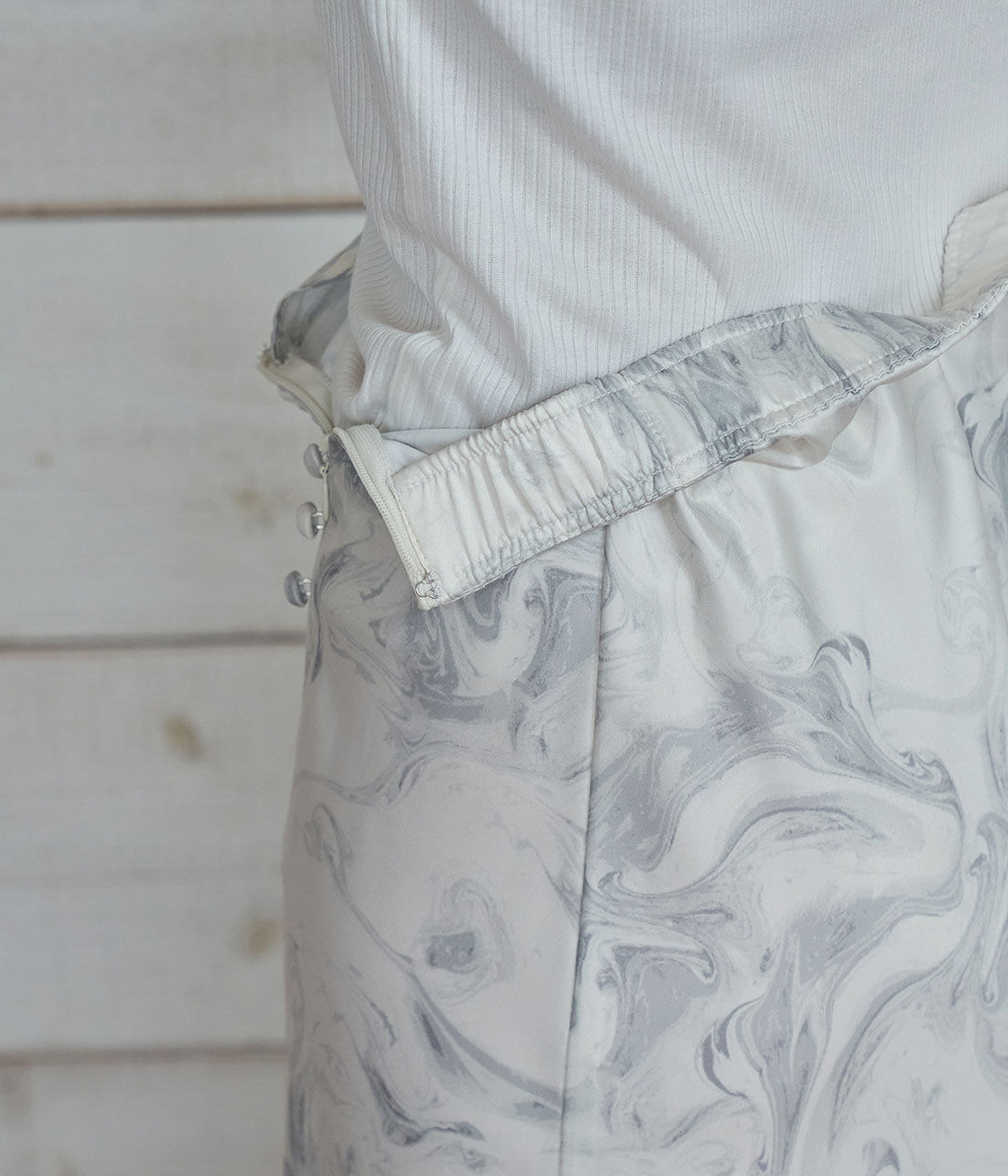 VIS「くるみ釦サテンナロースカート」|スカート|