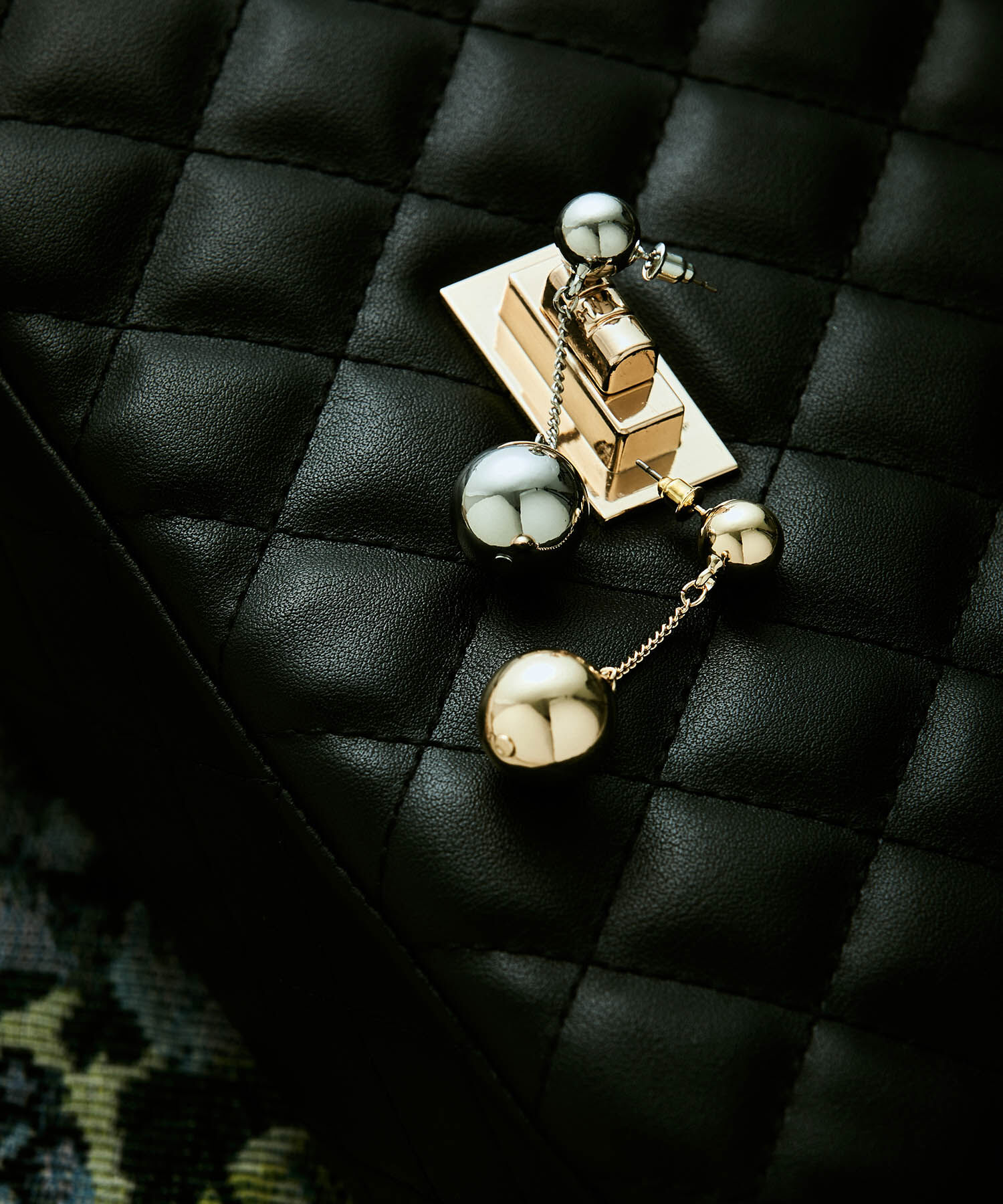 VIS「ツヤっと揺れるメタルボールピアス」|ピアス|