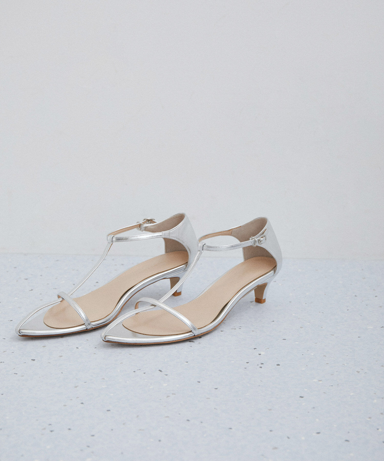 ADAM ET ROPE'「【サステナブル】ナロークロスストラップサンダル」|サンダル|