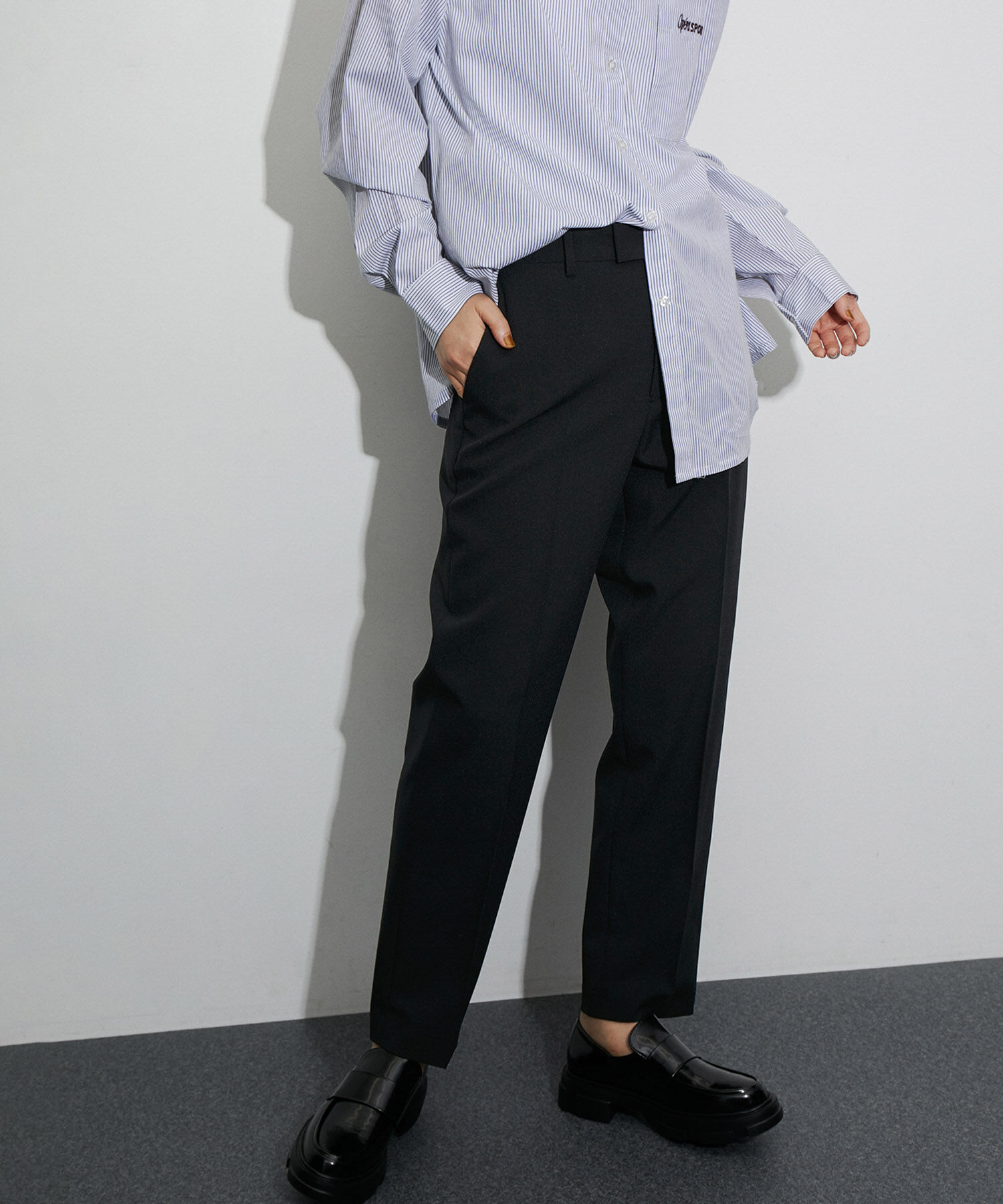 ADAM ET ROPE'「【サステナブル】スリムスラックス」|スラックス|ブラック(01)