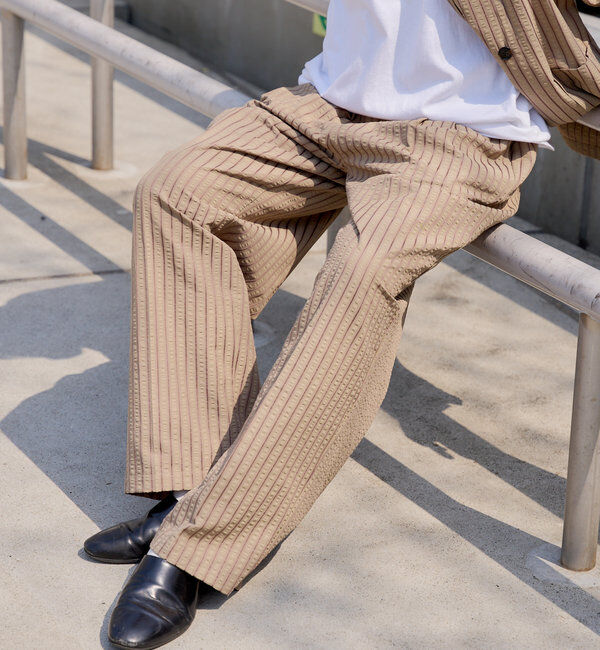  「【WHIMSIC/SET対応】シアサッカーストライプルーズフィットイージーパンツ」|チノ|ベージュ