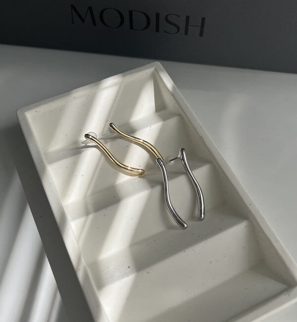  「〈GOLDY/ゴールディ〉ウェーブIラインピアス」|リング|