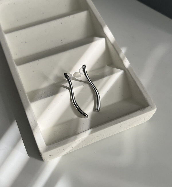  「〈GOLDY/ゴールディ〉ウェーブIラインピアス」|リング|