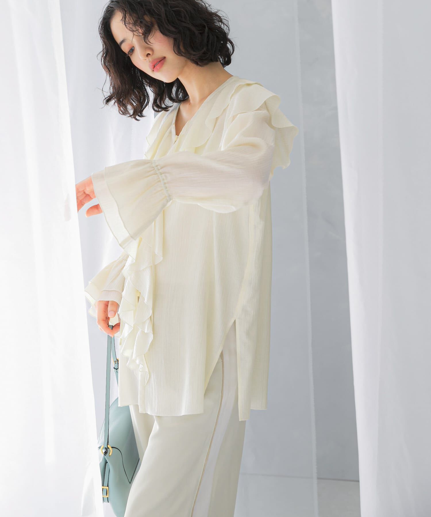 URBAN RESEARCH ROSSO「『WEB/一部店舗限定』ラッフルデザインブラウス」|シャツ・ブラウス|