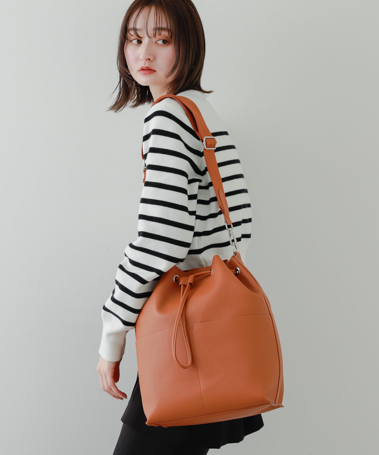 SENSE OF PLACE by URBAN RESEARCH「アウトポケットバケットバッグ」|ショルダー・メッセンジャー|