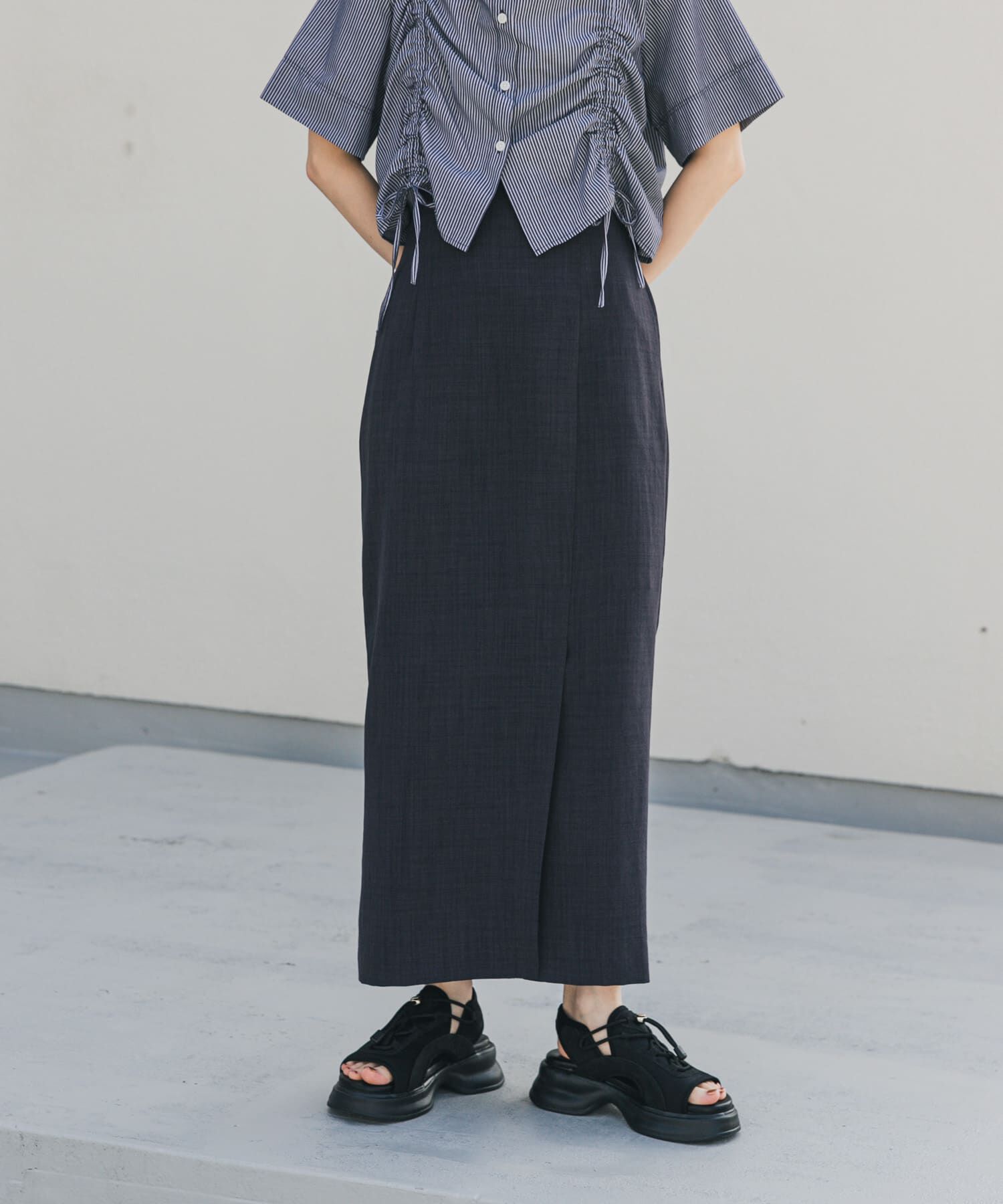 SENSE OF PLACE by URBAN RESEARCH「『UR TECH DRYLUXE』リネンライクスリットタイトスカート」|スカート|チャコールグレー