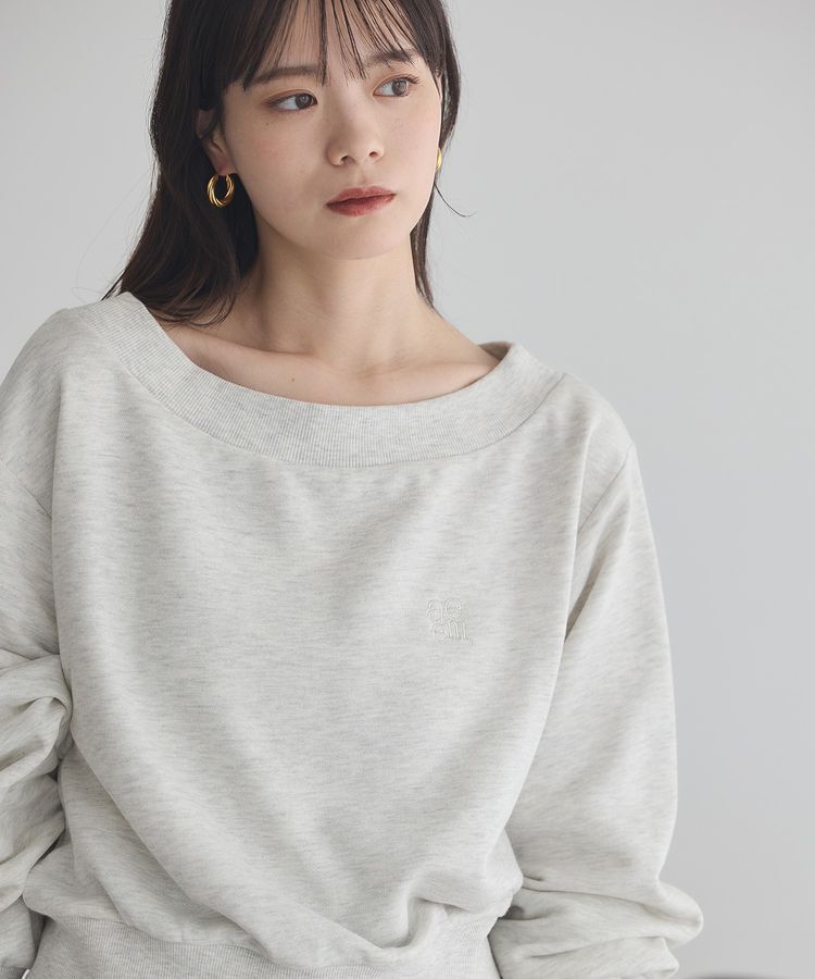 earth music&ecology「ショート丈ワンポイント刺繍オフショルスウェット」|スウェット・ジャージ|