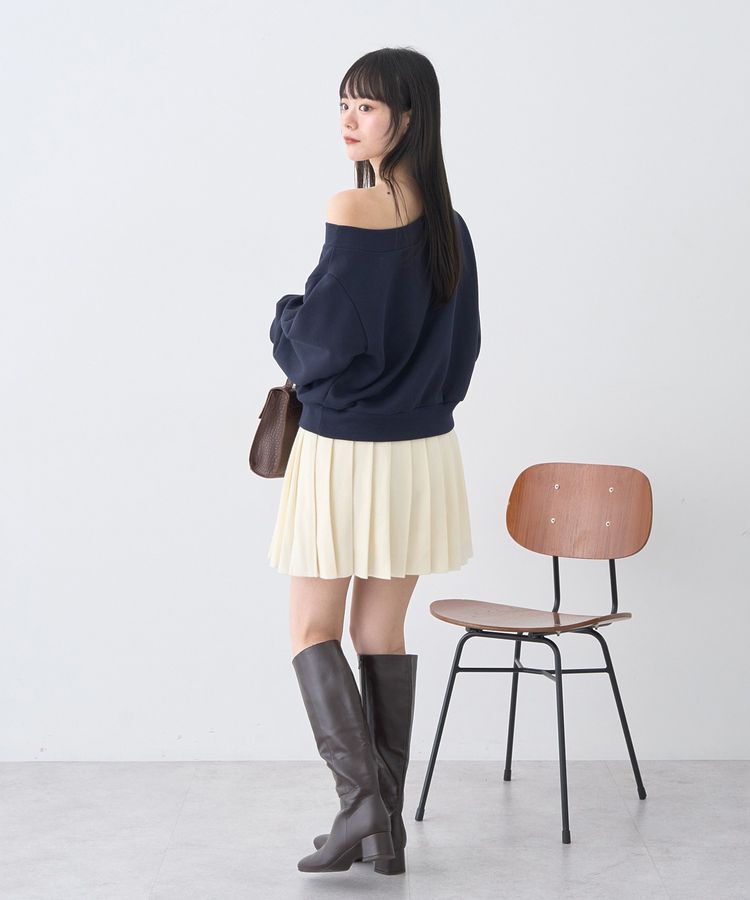 earth music&ecology「ショート丈ワンポイント刺繍オフショルスウェット」|スウェット・ジャージ|