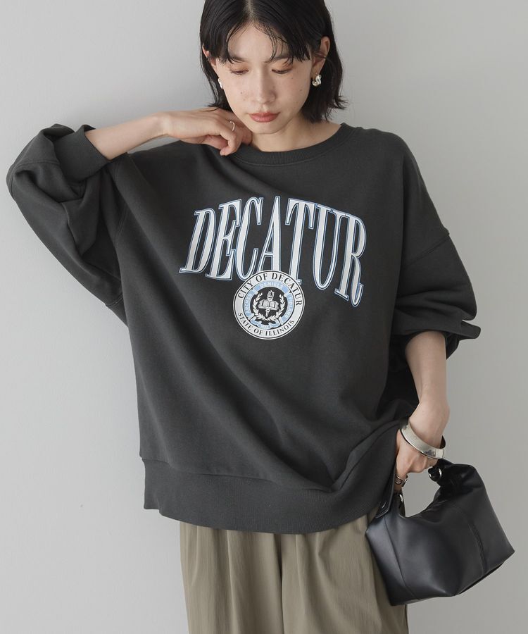 AMERICAN HOLIC「カレッジロゴクラックプリント裏毛プルオーバー」|スウェット・ジャージ|Charcoal Gray