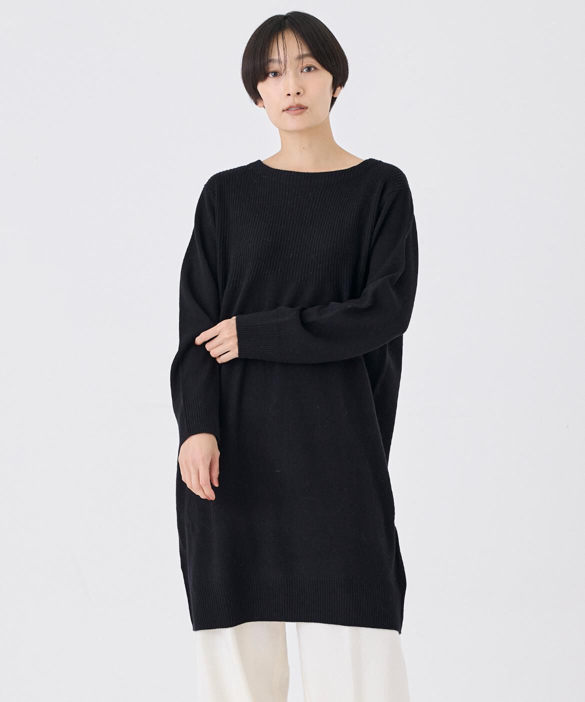 INED「《大きいサイズ》ミニ丈ニットワンピース」|ワンピース|ブラック