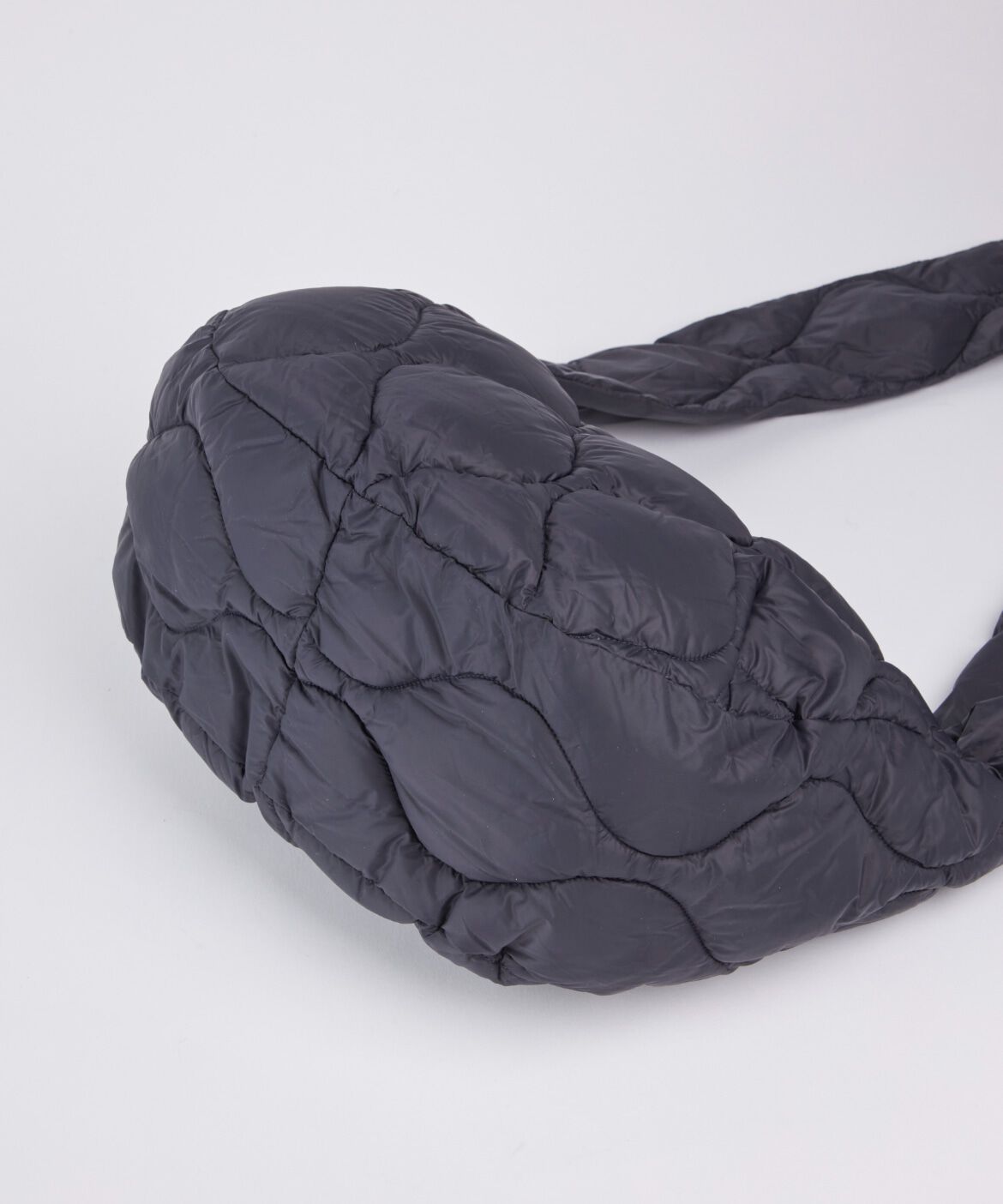 DAY by DAY it&rsquo;s international「ﾐﾘﾀﾘｰ ﾊﾞﾅﾅｼｮﾙﾀﾞｰ ﾀﾞｳﾝﾊﾞｯｸﾞM-ｿﾌﾄｼｪﾙ 《TA」|ショルダー・メッセンジャー|