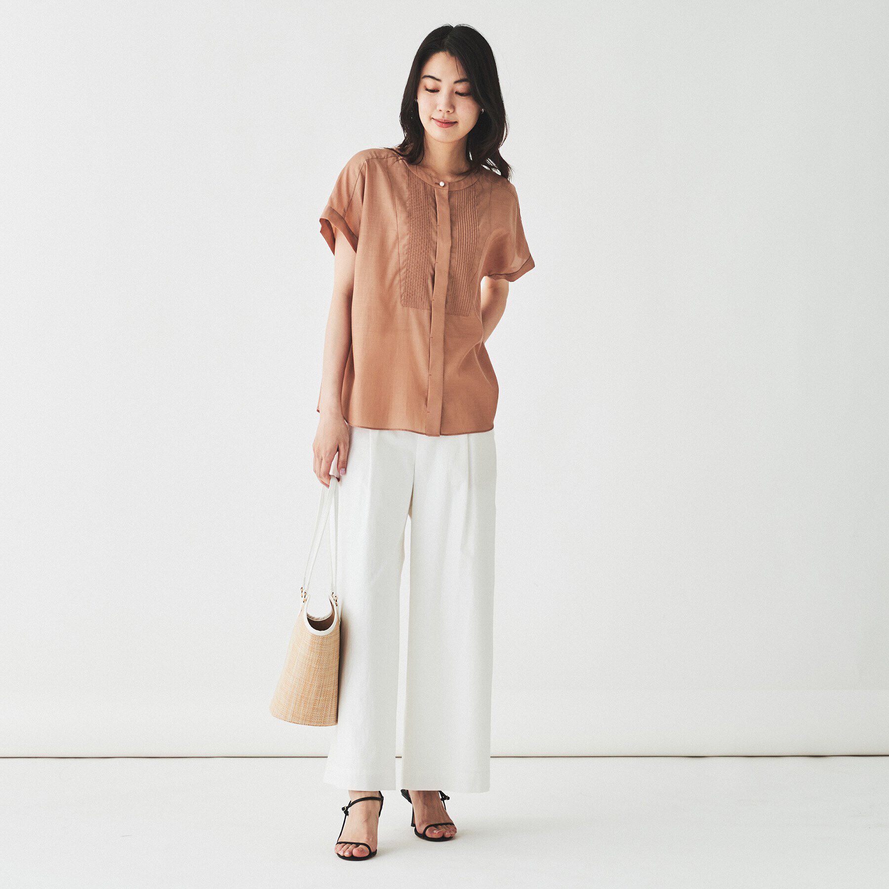 UNTITLED「【インナーにオススメ/華やかデザイン】パール調釦Tブラウス」|シャツ・ブラウス|