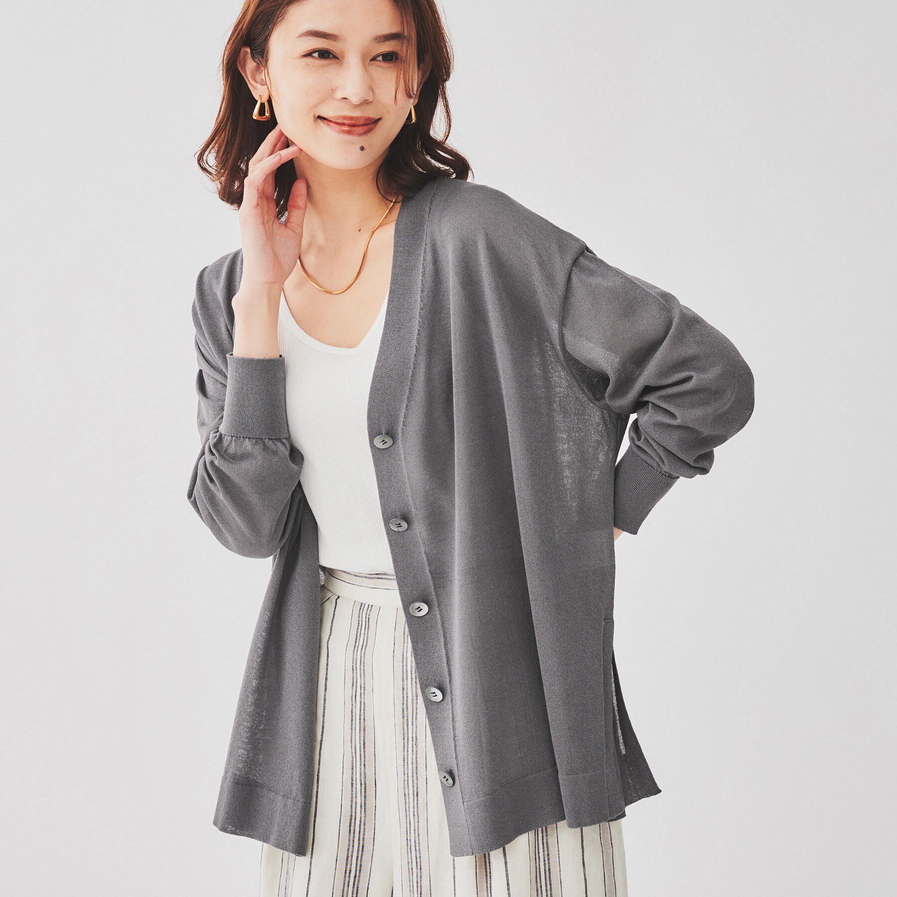 UNTITLED「【ゆったり/ロング丈】シアーVネックカーディガン」|カーディガン|チャコールグレー(0