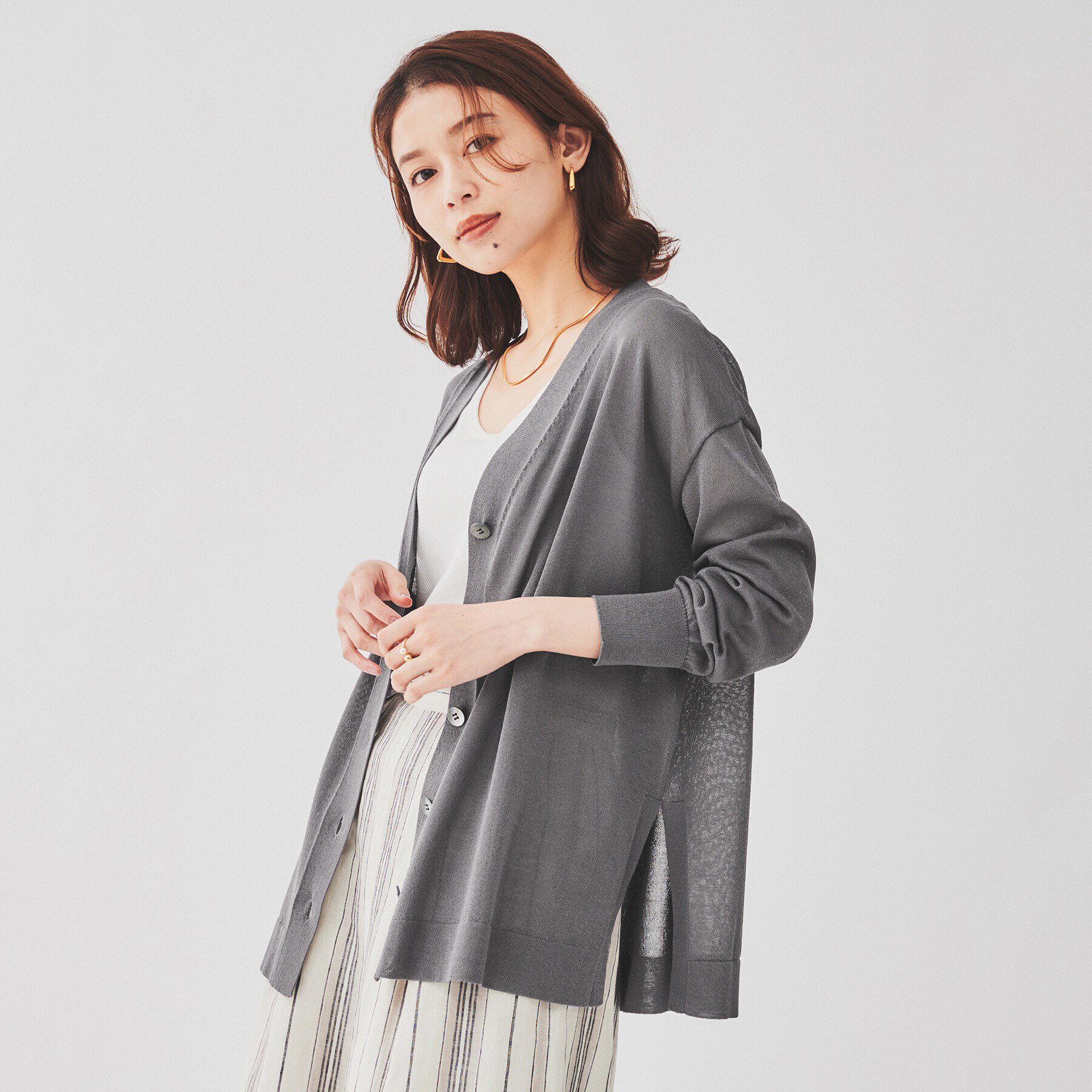 UNTITLED「【ゆったり/ロング丈】シアーVネックカーディガン」|カーディガン|