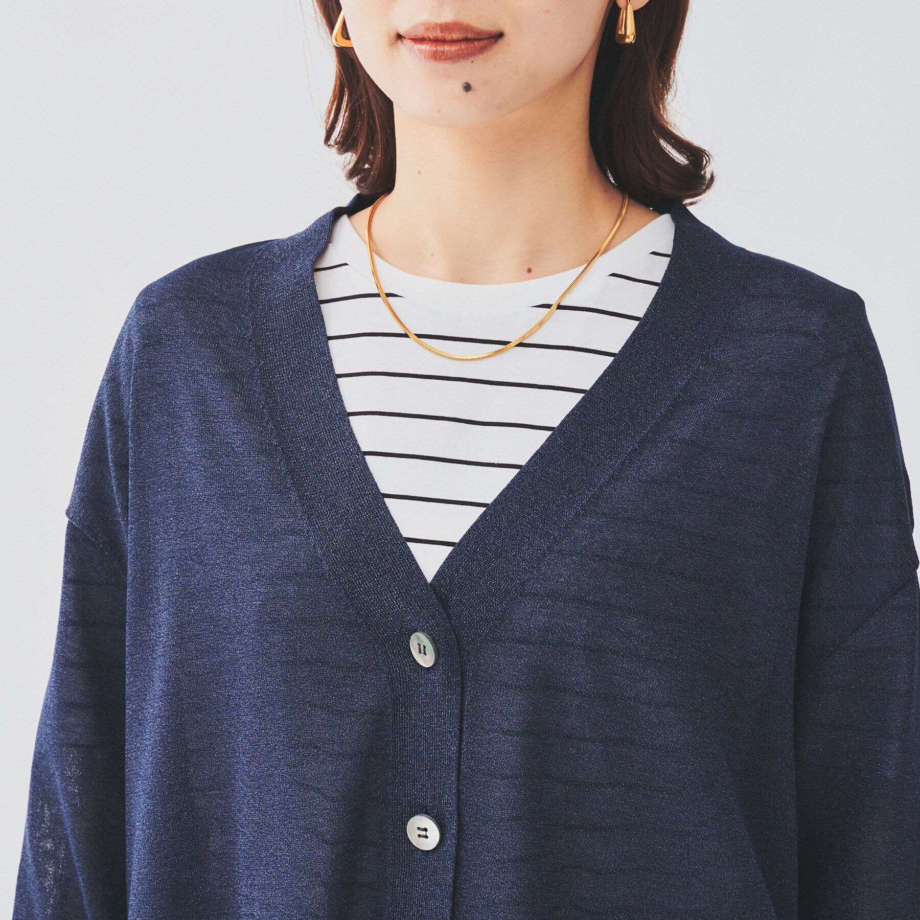 UNTITLED「【ゆったり/ロング丈】シアーVネックカーディガン」|カーディガン|