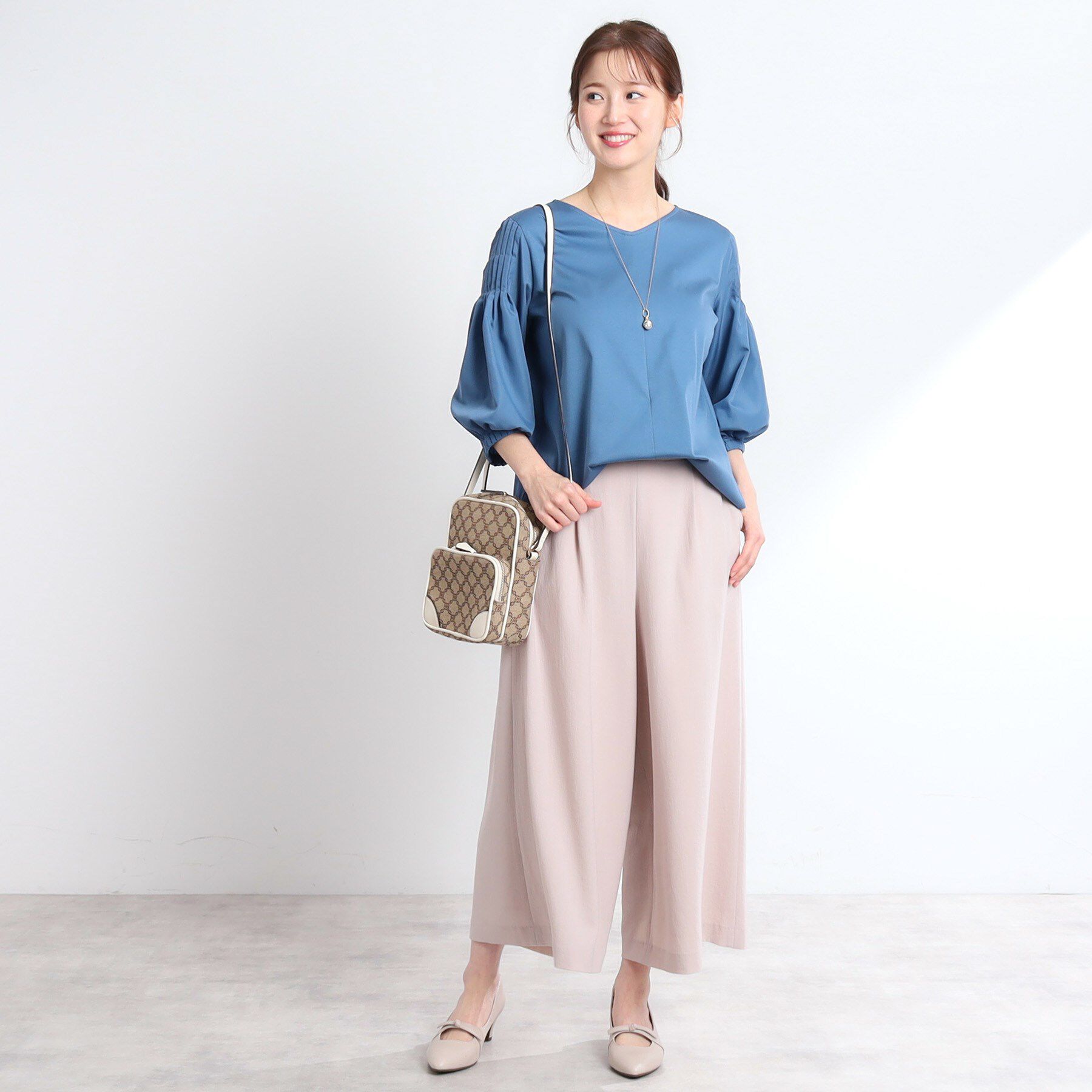 Reflect「【スカートにもパンツにも合わせやすい】キレイめTブラウス」|シャツ・ブラウス|