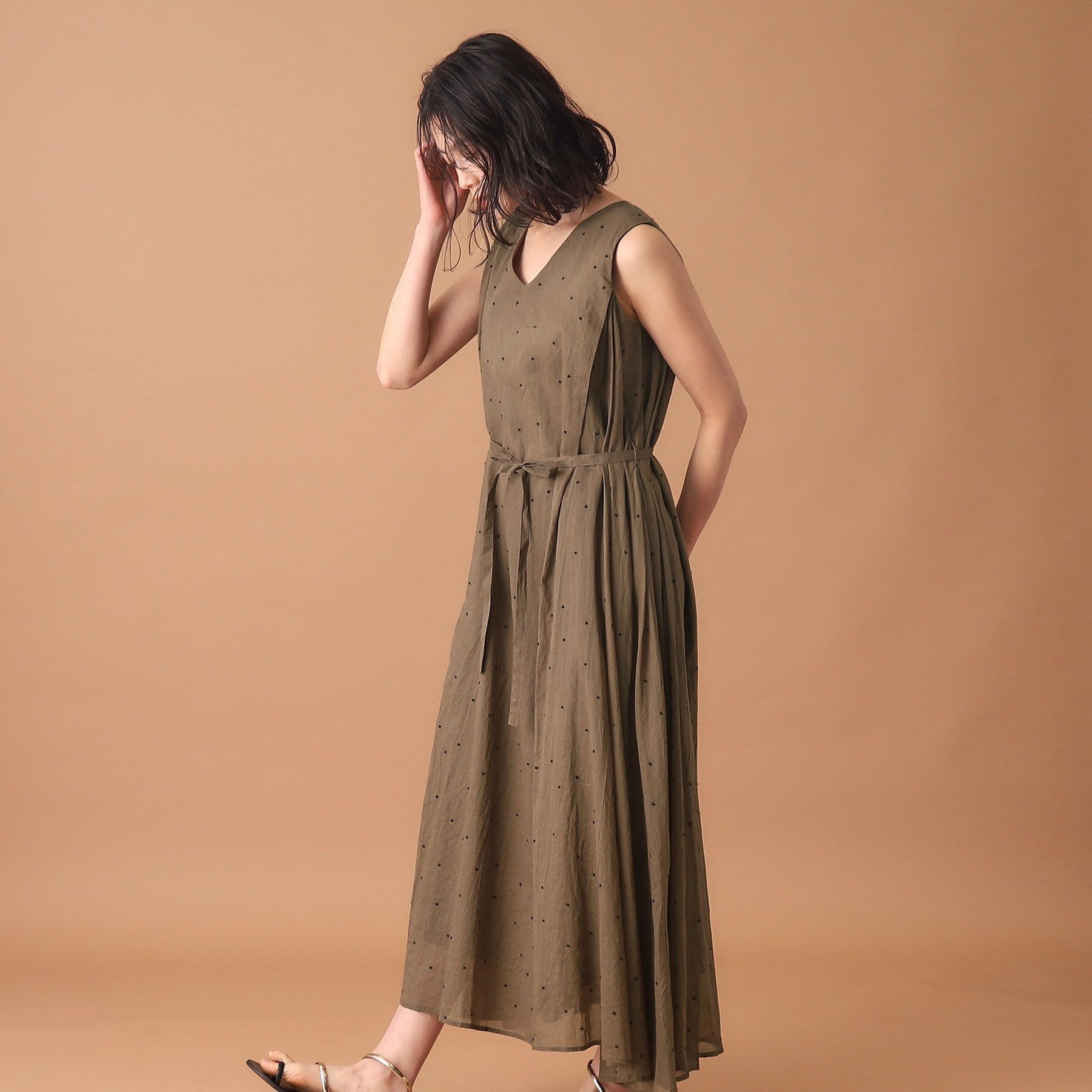 DRESSTERIOR「【大人フェミニン/前後2WAY/洗える】ドット刺繍ボリュームワンピース」|ワンピース|