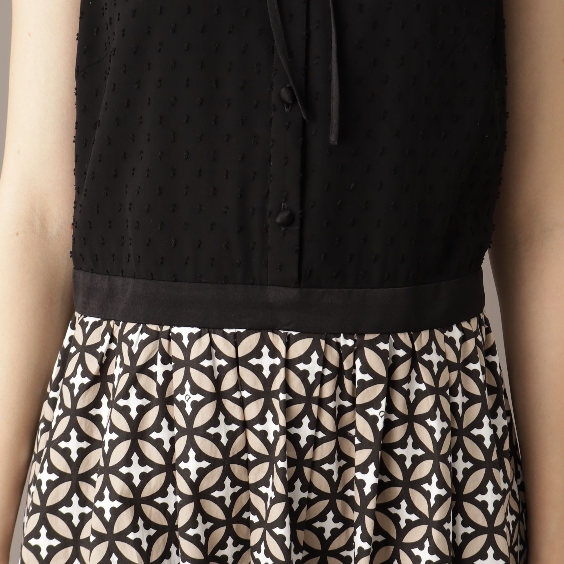 DRESSTERIOR「【大人百花春号掲載 モデル美香さん着用】ドットジャカードオーバーラップコンビドレス」|ワンピース|