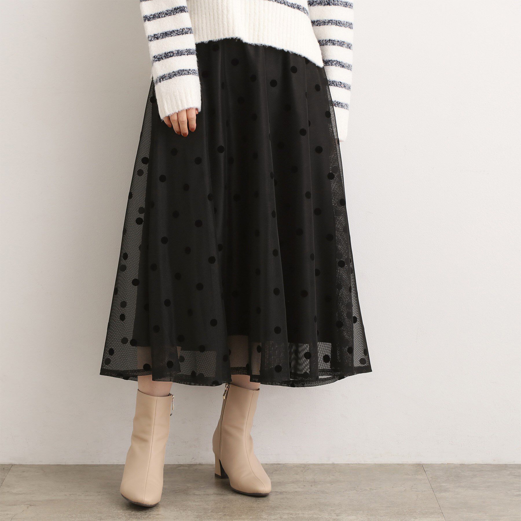 grove「甘さを抑えて、品よく華やぐ　メッシュフロッキードットスカート」|スカート|ブラックドット(11