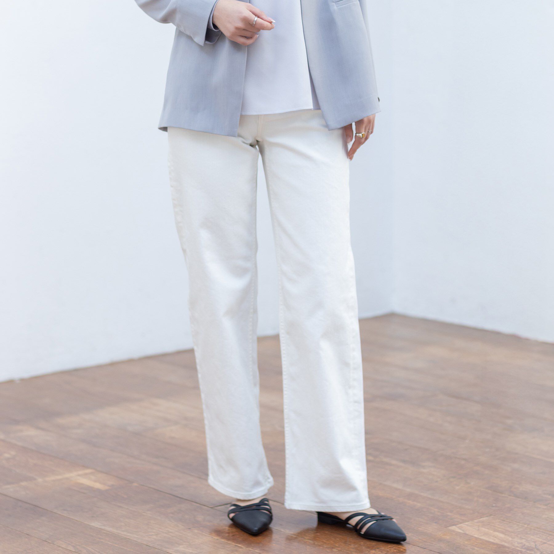 INDIVI「【通年活躍！褒められデニム】ワイドストレート デニムパンツ」|デニム|ホワイト(001)