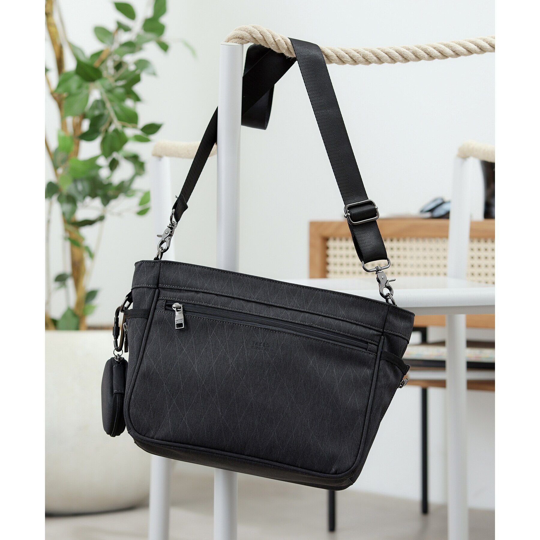 TAKEO KIKUCHI「【多機能・軽量】NEWシャドーライン ショルダーバッグ」|ショルダー・メッセンジャー|