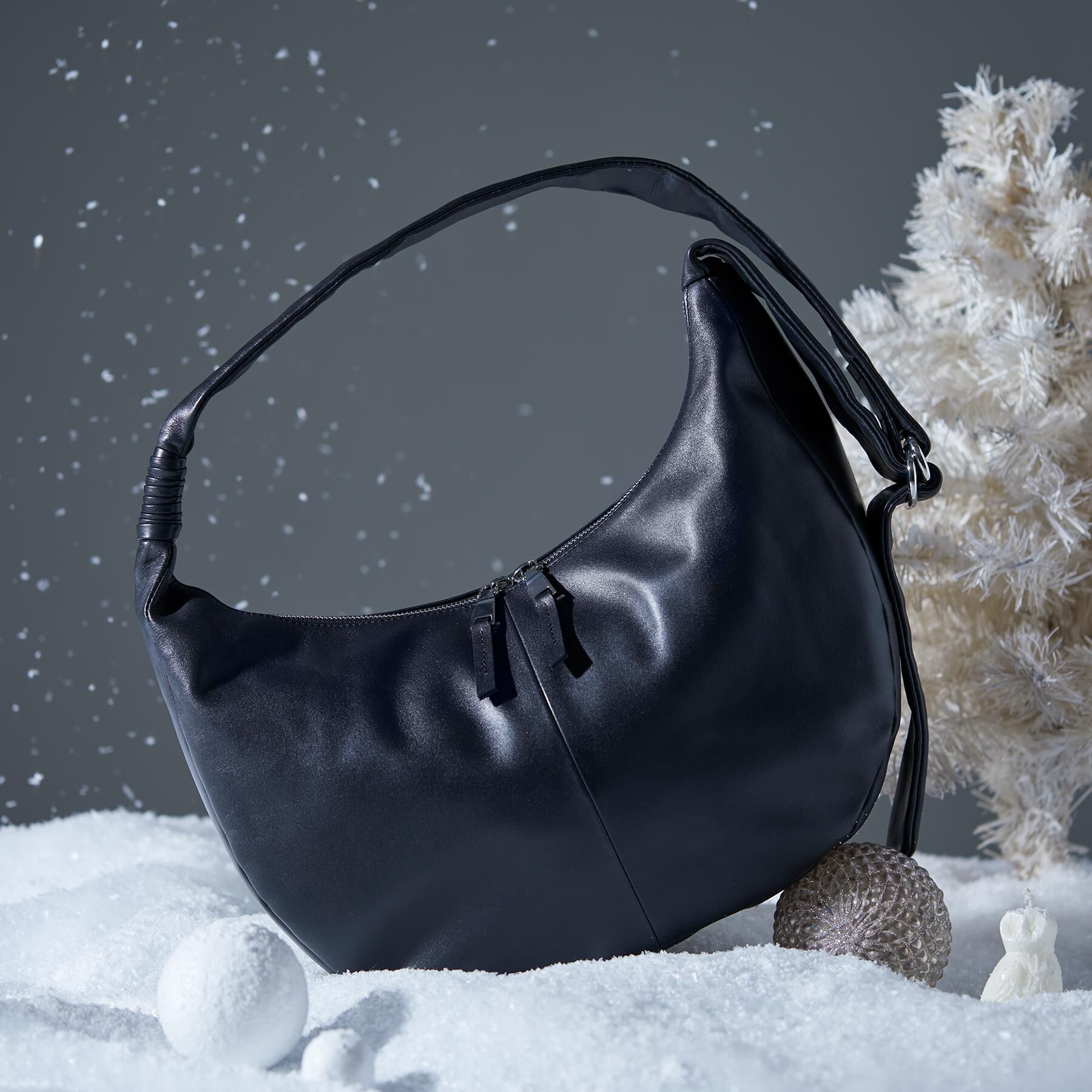 tk.TAKEO KIKUCHI「【牛革使用】リアルレザーラウンドショルダーバッグ」|ショルダー・メッセンジャー|ブラック(019)