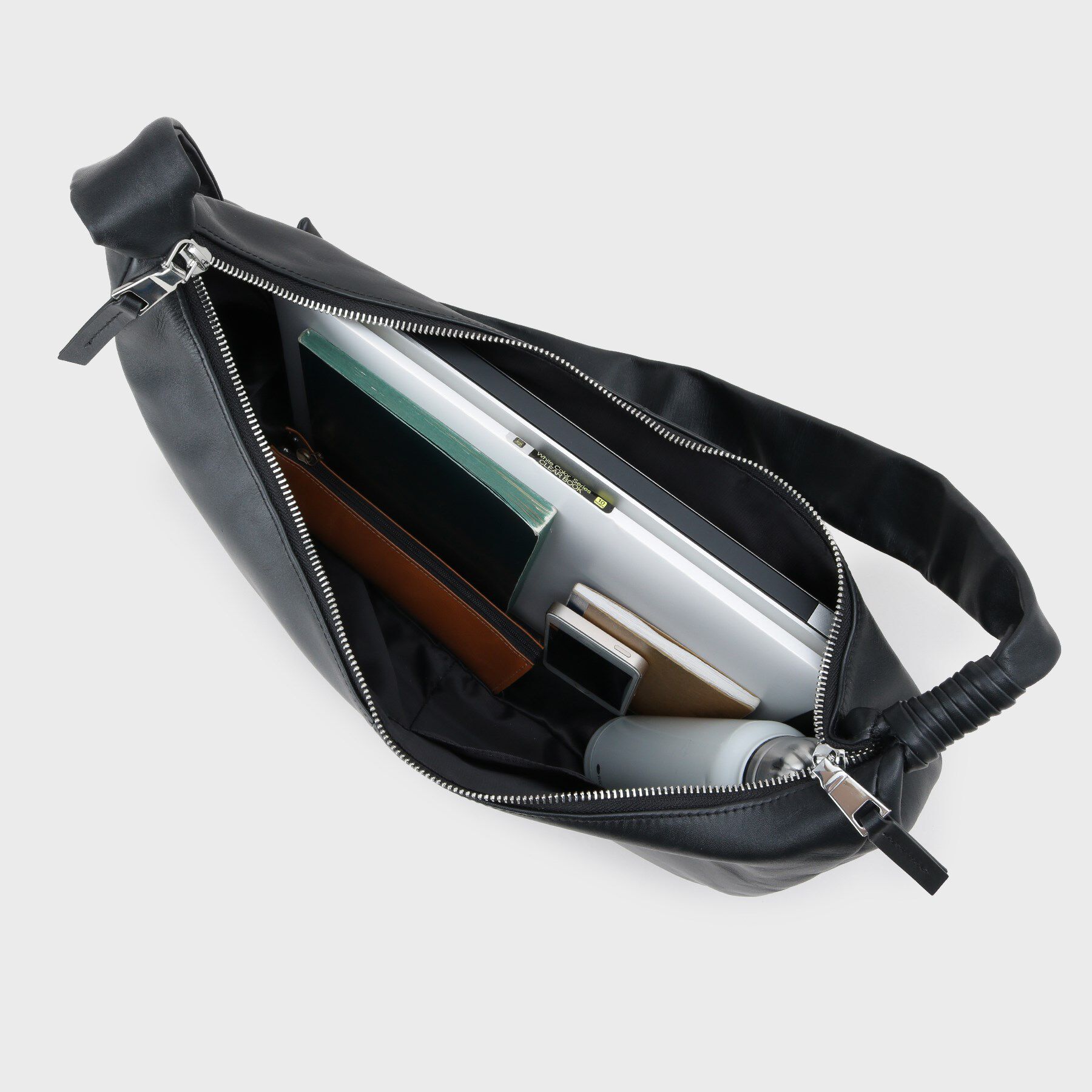 tk.TAKEO KIKUCHI「【牛革使用】リアルレザーラウンドショルダーバッグ」|ショルダー・メッセンジャー|