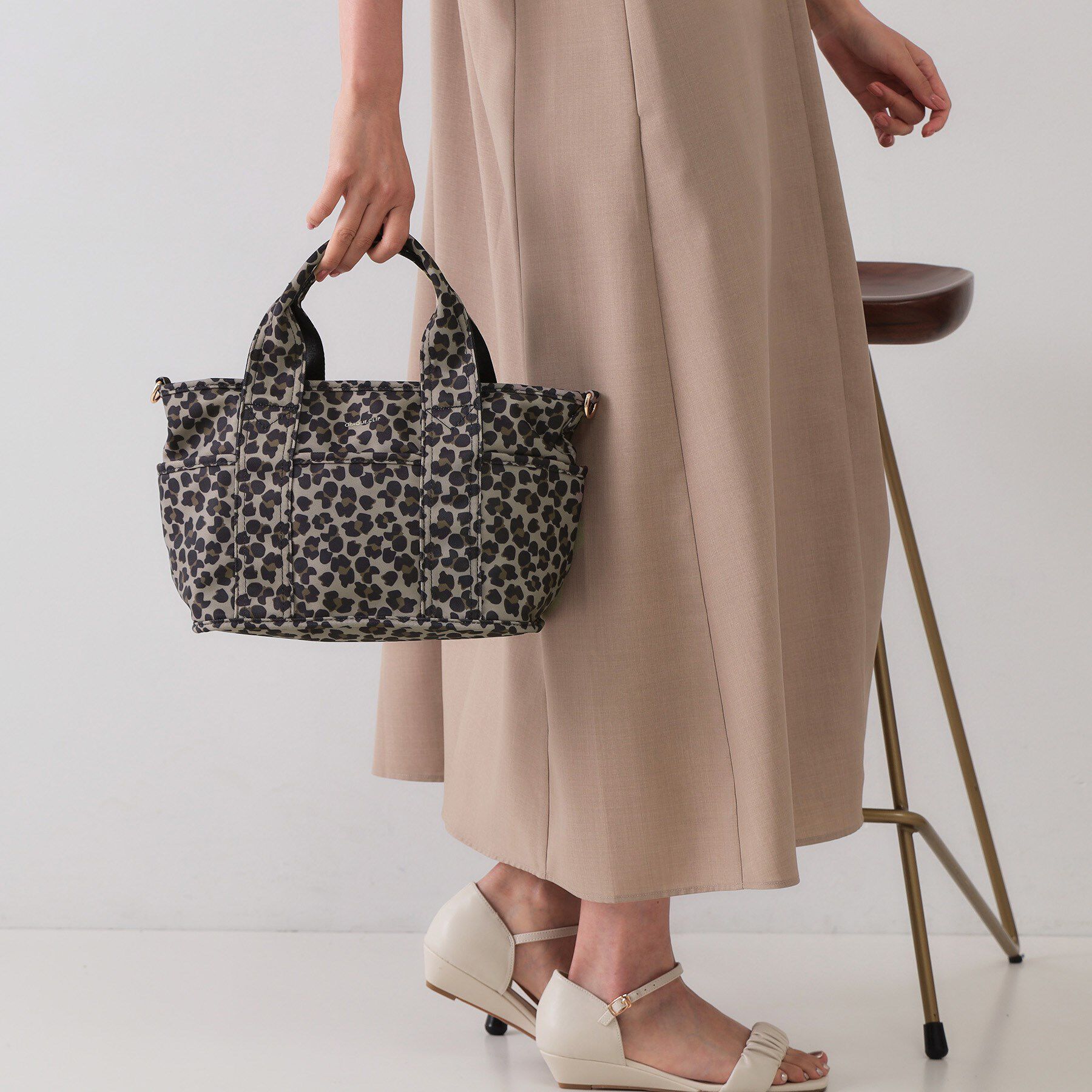 OPAQUE.CLIP「【軽量/撥水加工/2WAY/多ポケット】ツイルミドルサイズトートバッグ」|トートバッグ|