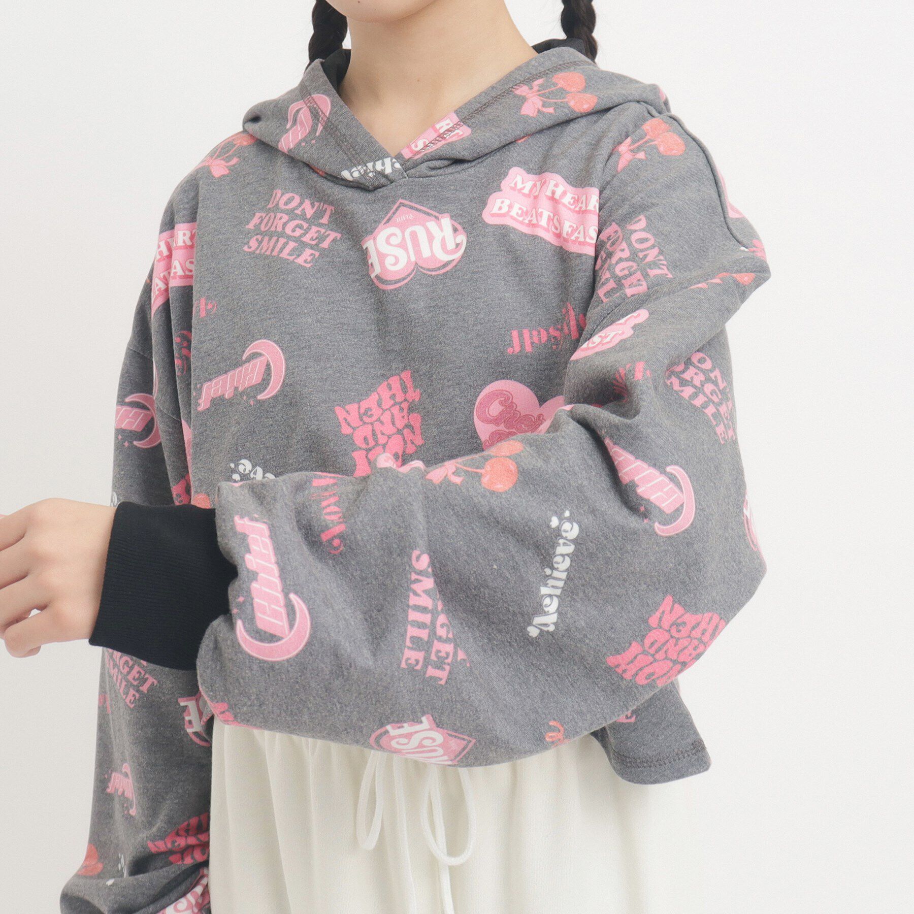 PINK-latte「【るーつくコラボ】総柄プリントショートフーディー」|パーカー|